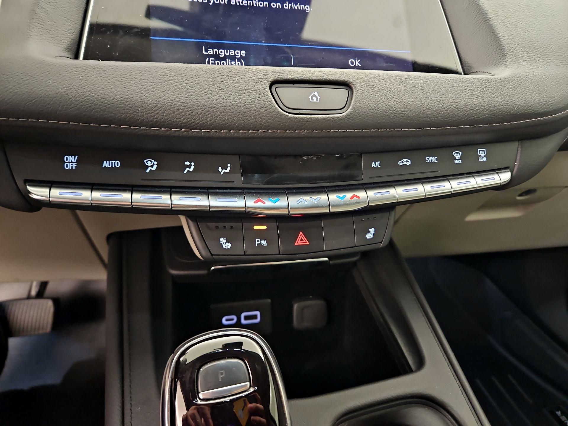 Thumbnail: 2022 Cadillac XT4 - 16