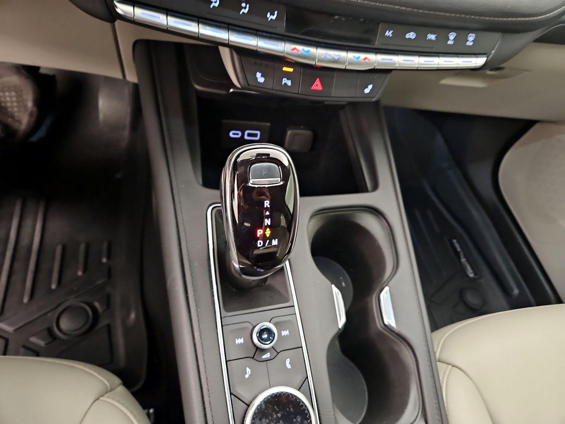 Thumbnail: 2022 Cadillac XT4 - 17