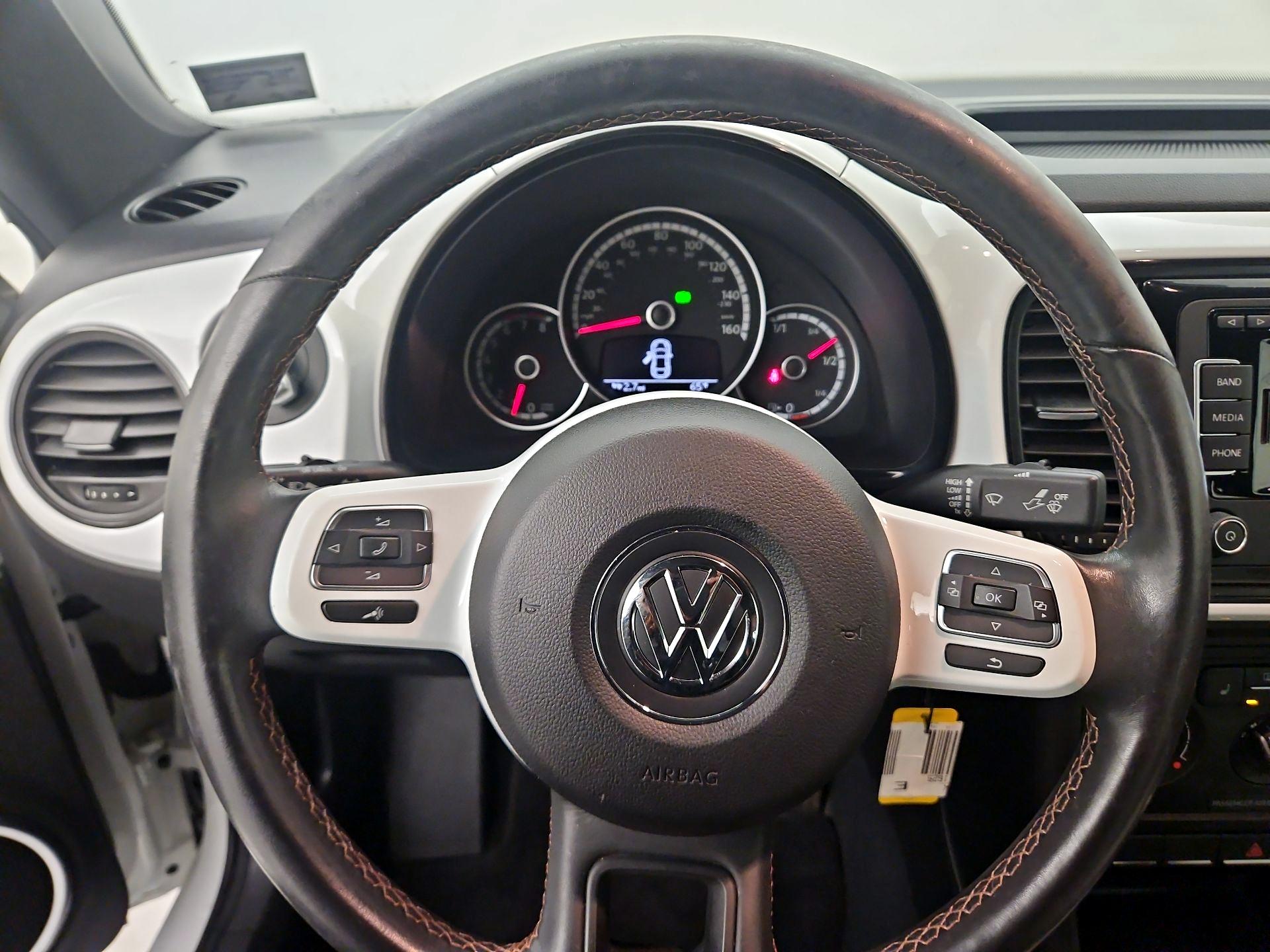 Thumbnail: 2015 Volkswagen Beetle - 10