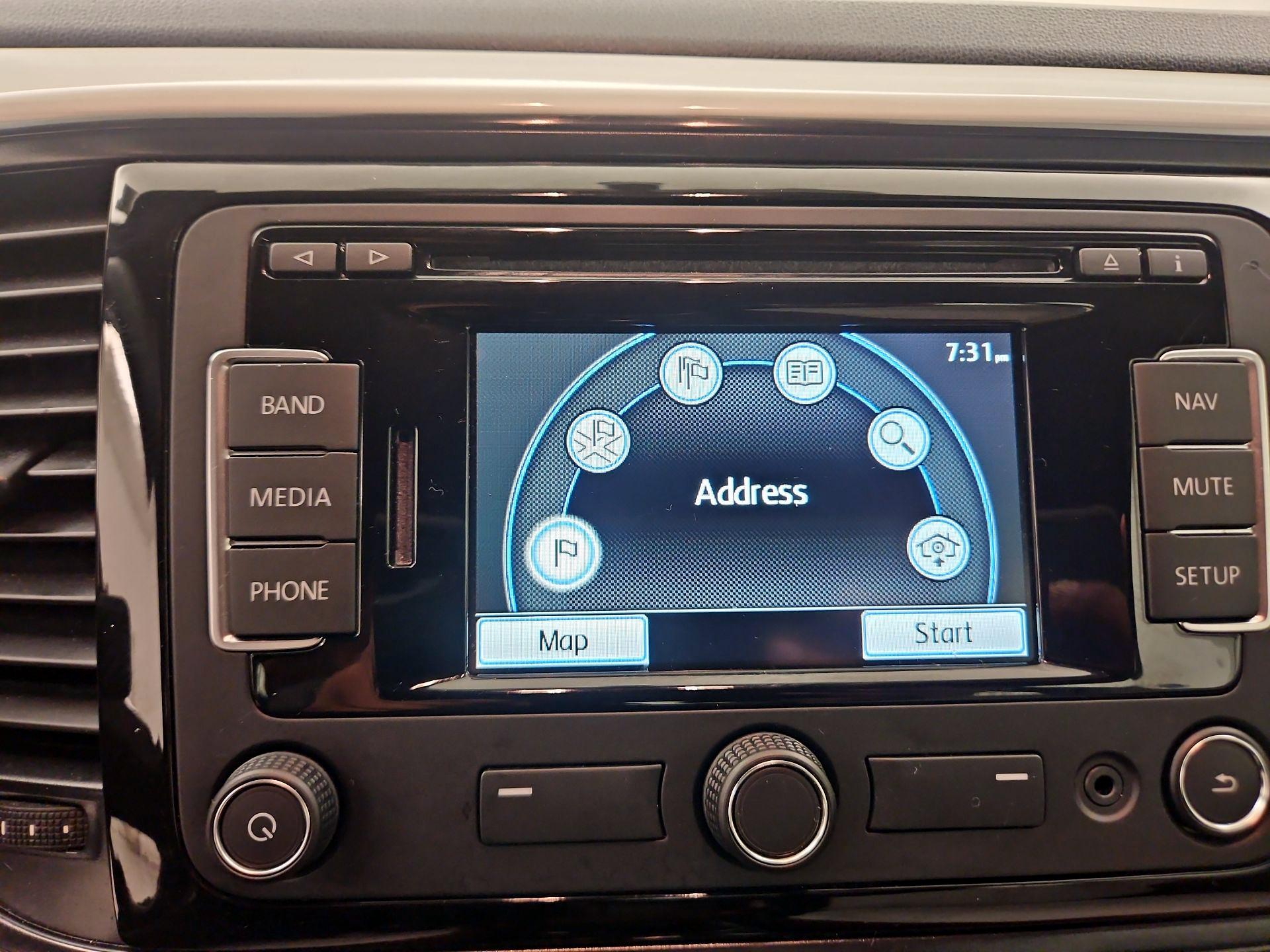 Thumbnail: 2015 Volkswagen Beetle - 14