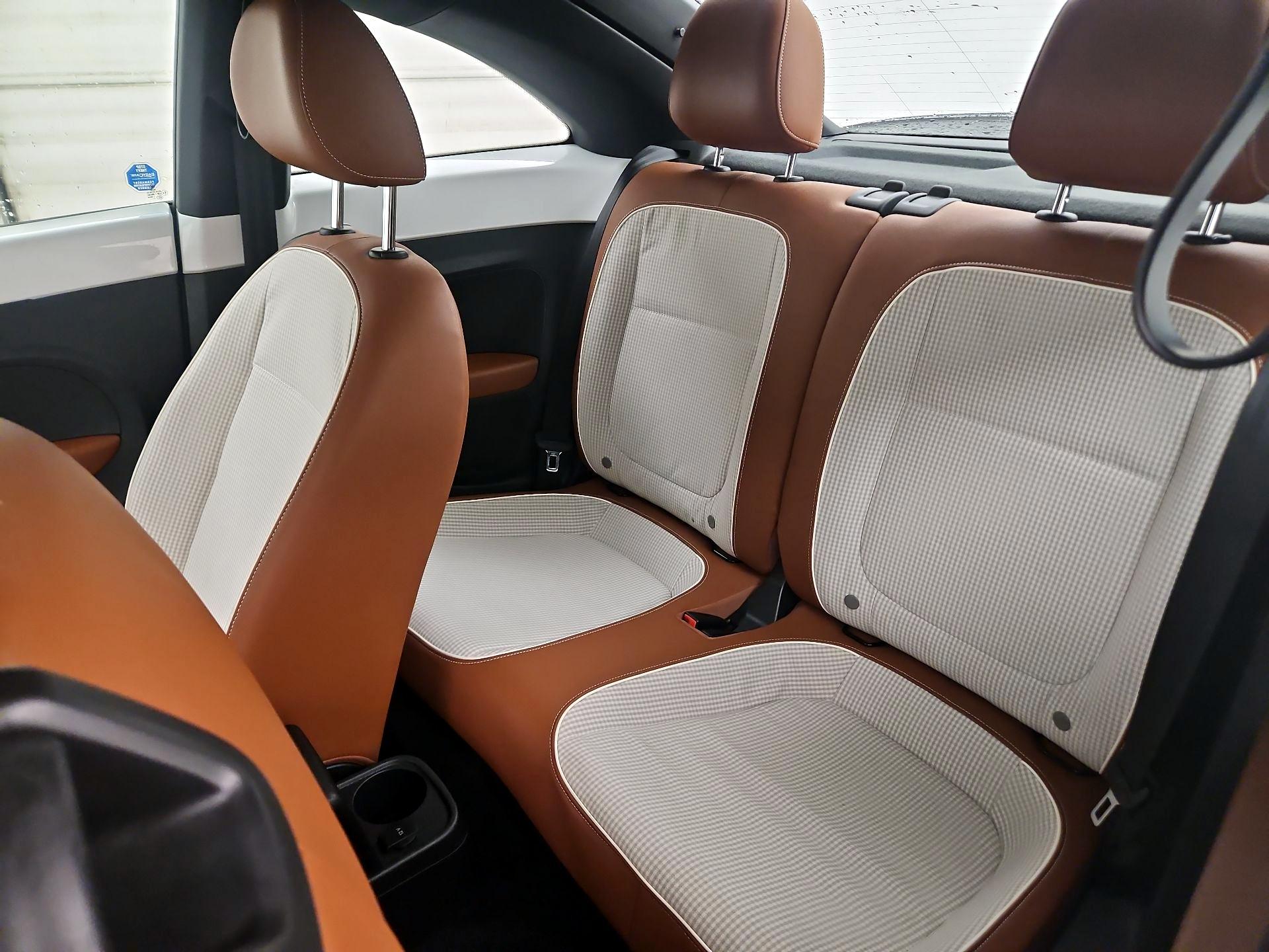 Thumbnail: 2015 Volkswagen Beetle - 18