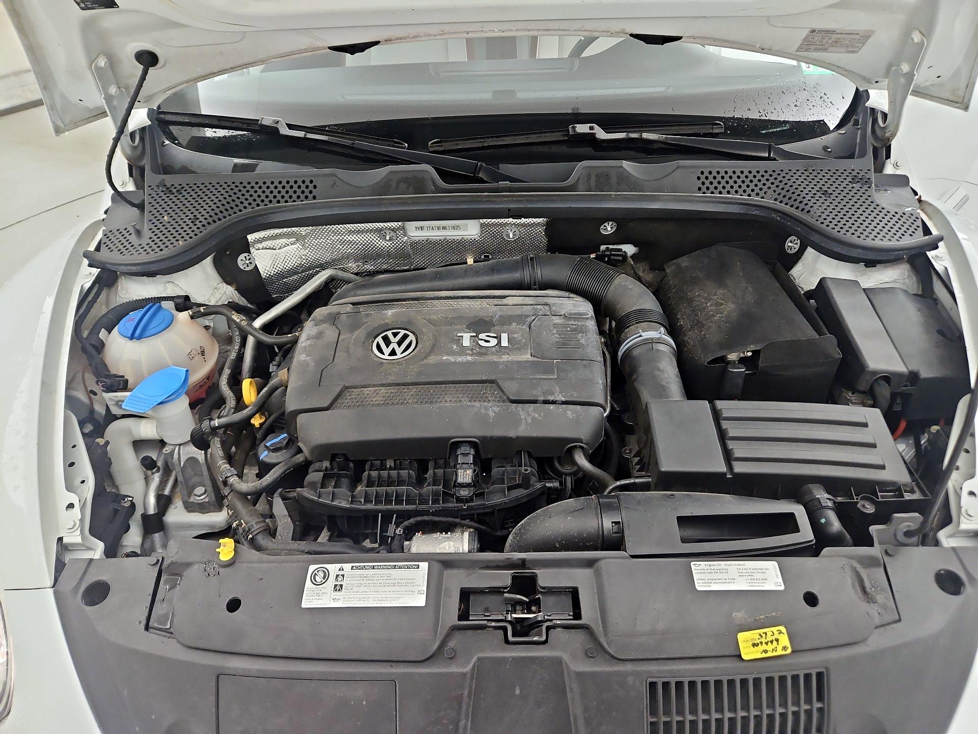 Thumbnail: 2015 Volkswagen Beetle - 20