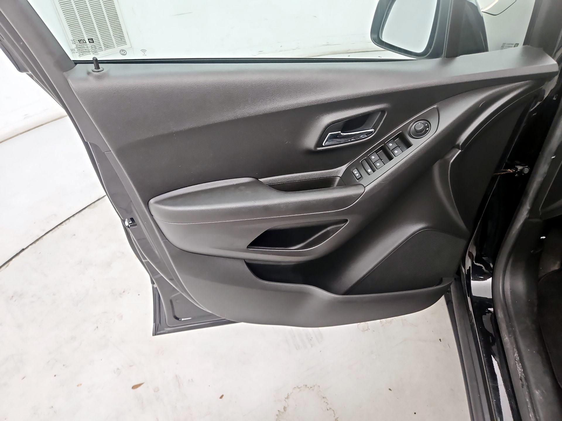Thumbnail: 2021 Chevrolet Trax - 12