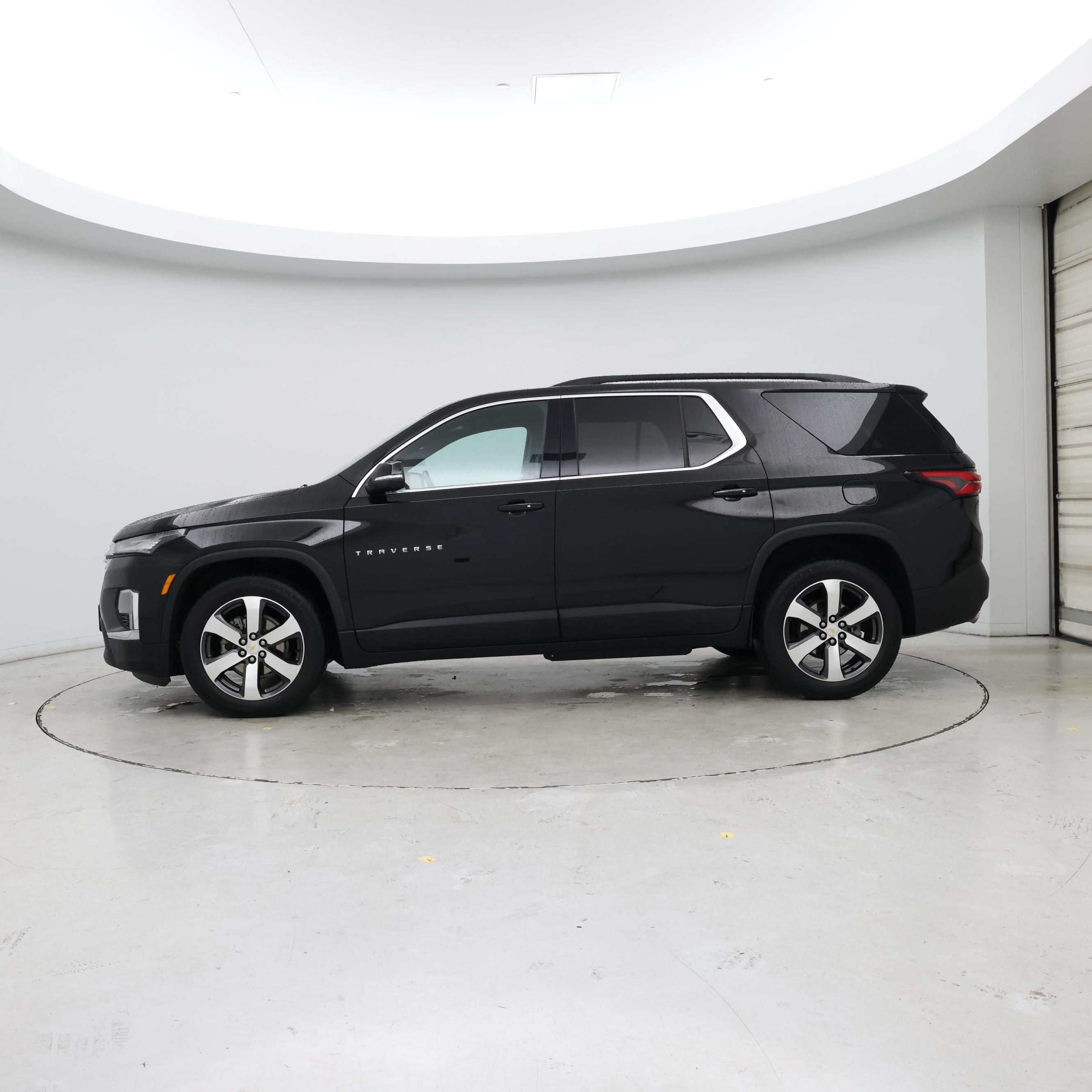 Thumbnail: 2022 Chevrolet Traverse - 3