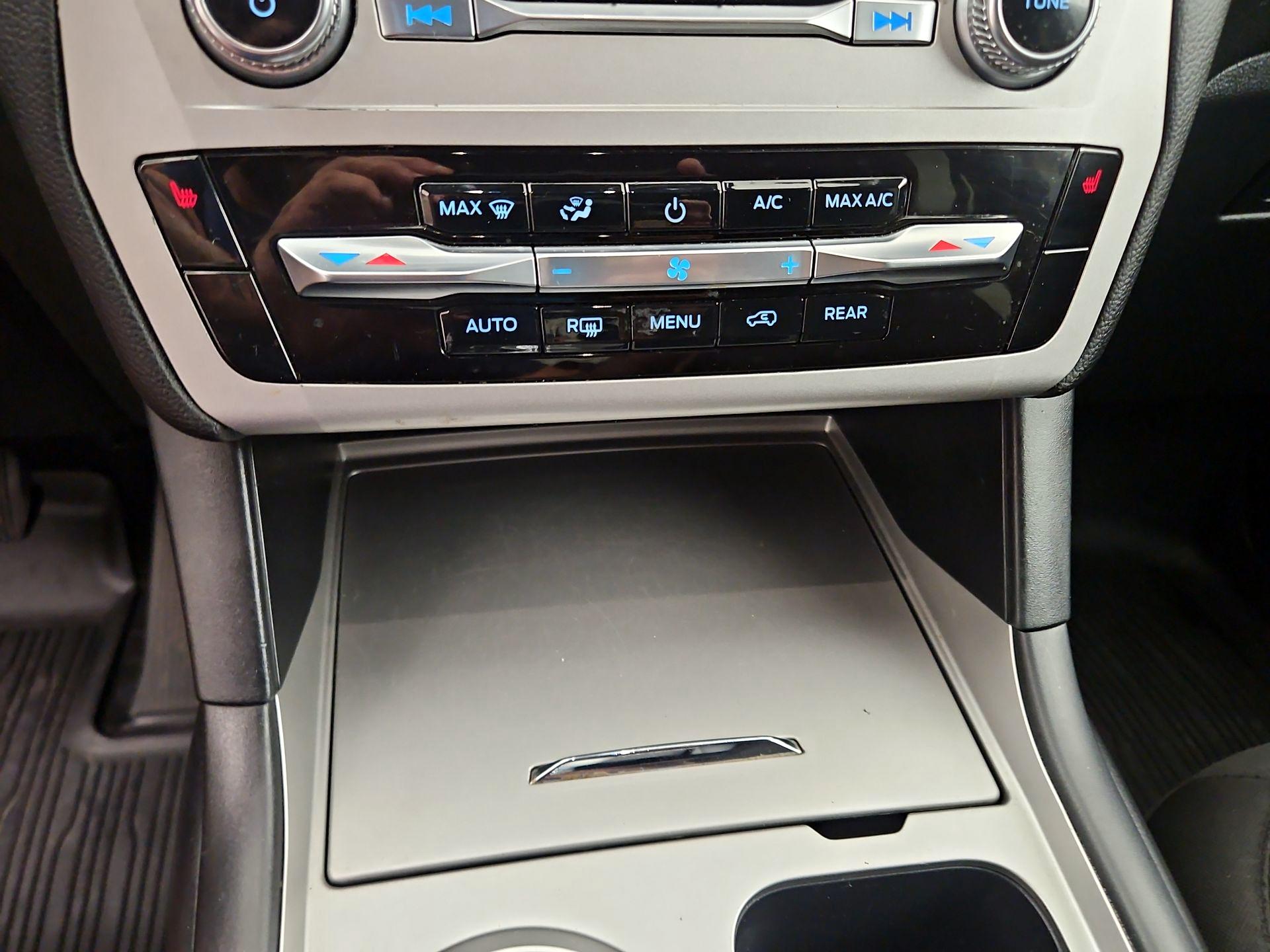 Thumbnail: 2021 Ford Explorer - 16