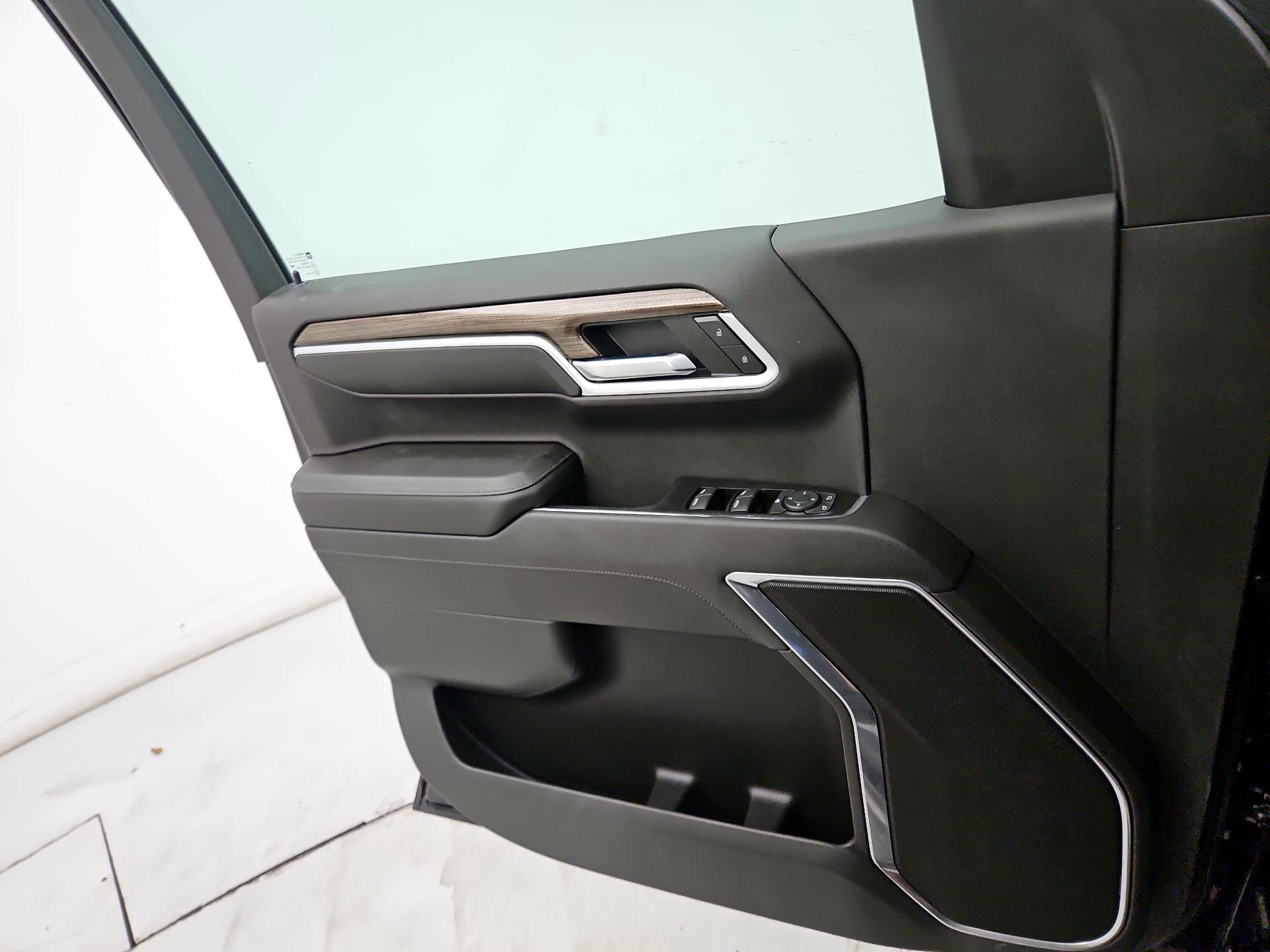 Thumbnail: 2022 Chevrolet Silverado 1500 - 12