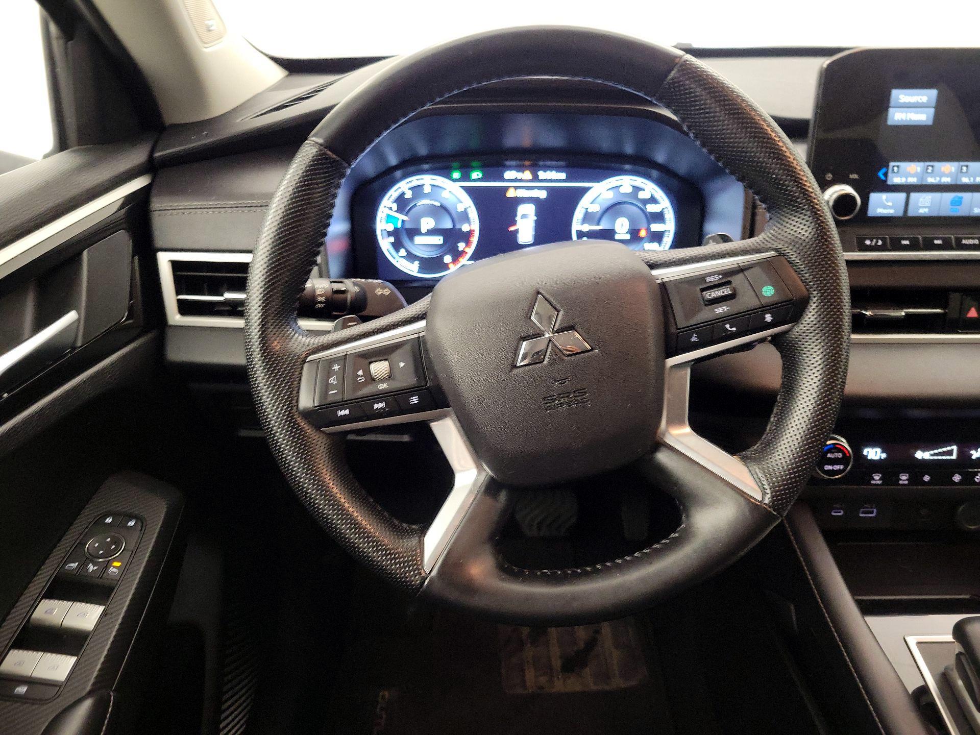 Thumbnail: 2024 Mitsubishi Outlander - 10