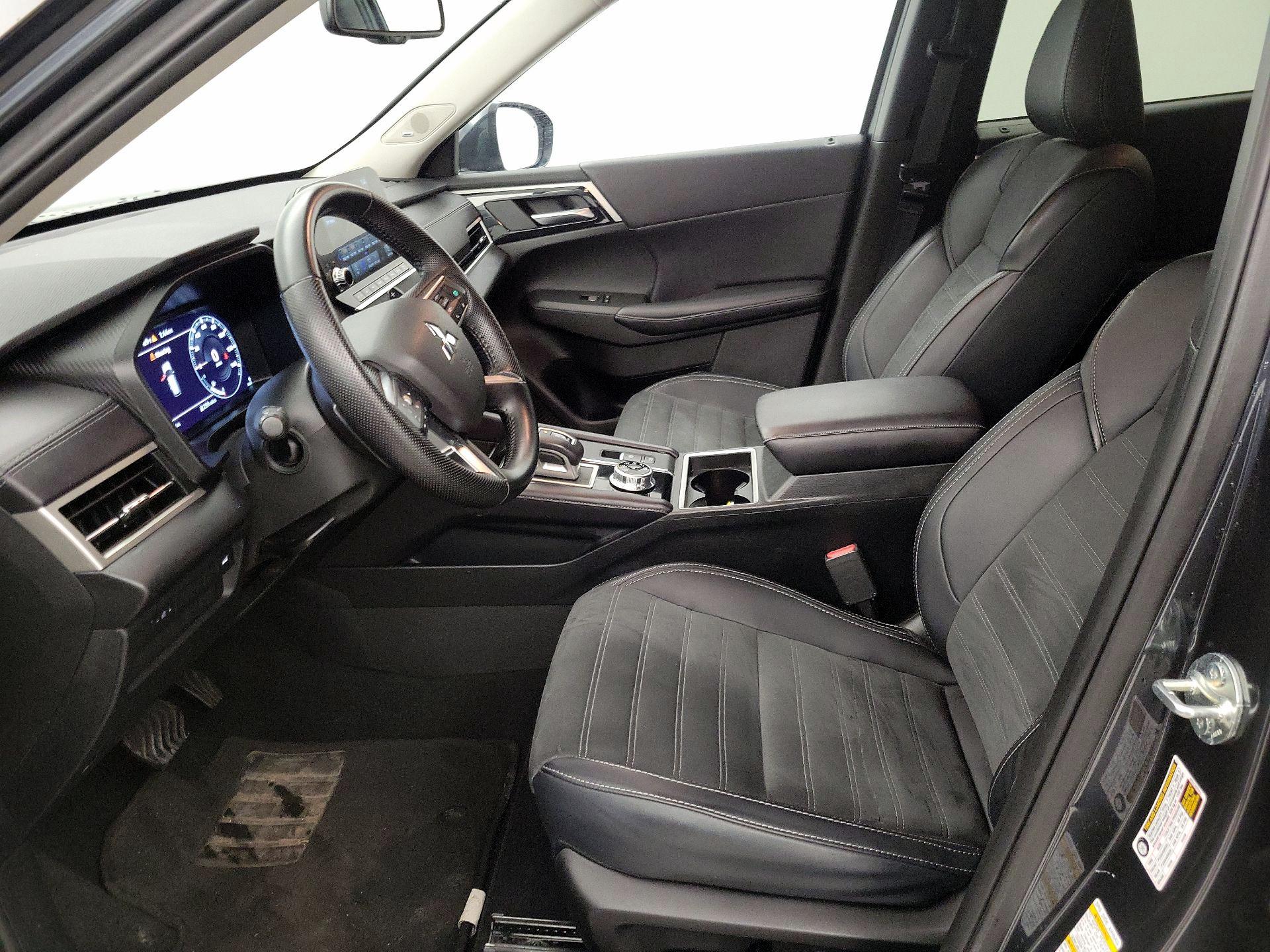 Thumbnail: 2024 Mitsubishi Outlander - 11