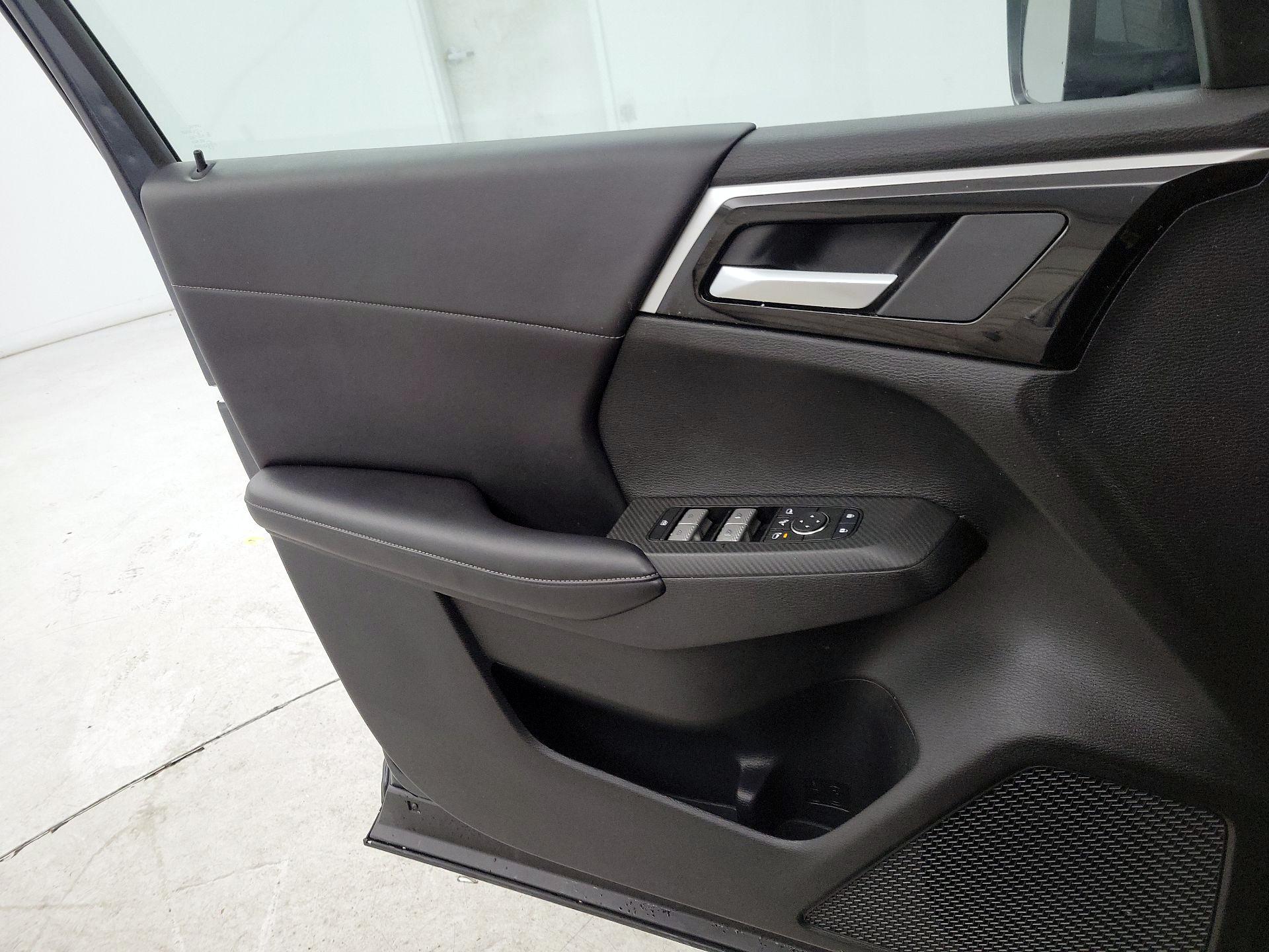 Thumbnail: 2024 Mitsubishi Outlander - 12