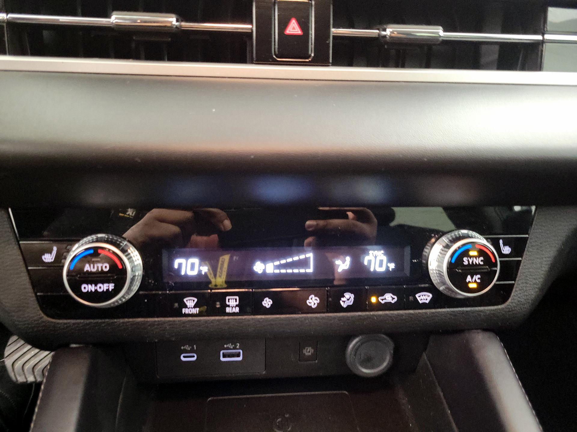 Thumbnail: 2024 Mitsubishi Outlander - 16