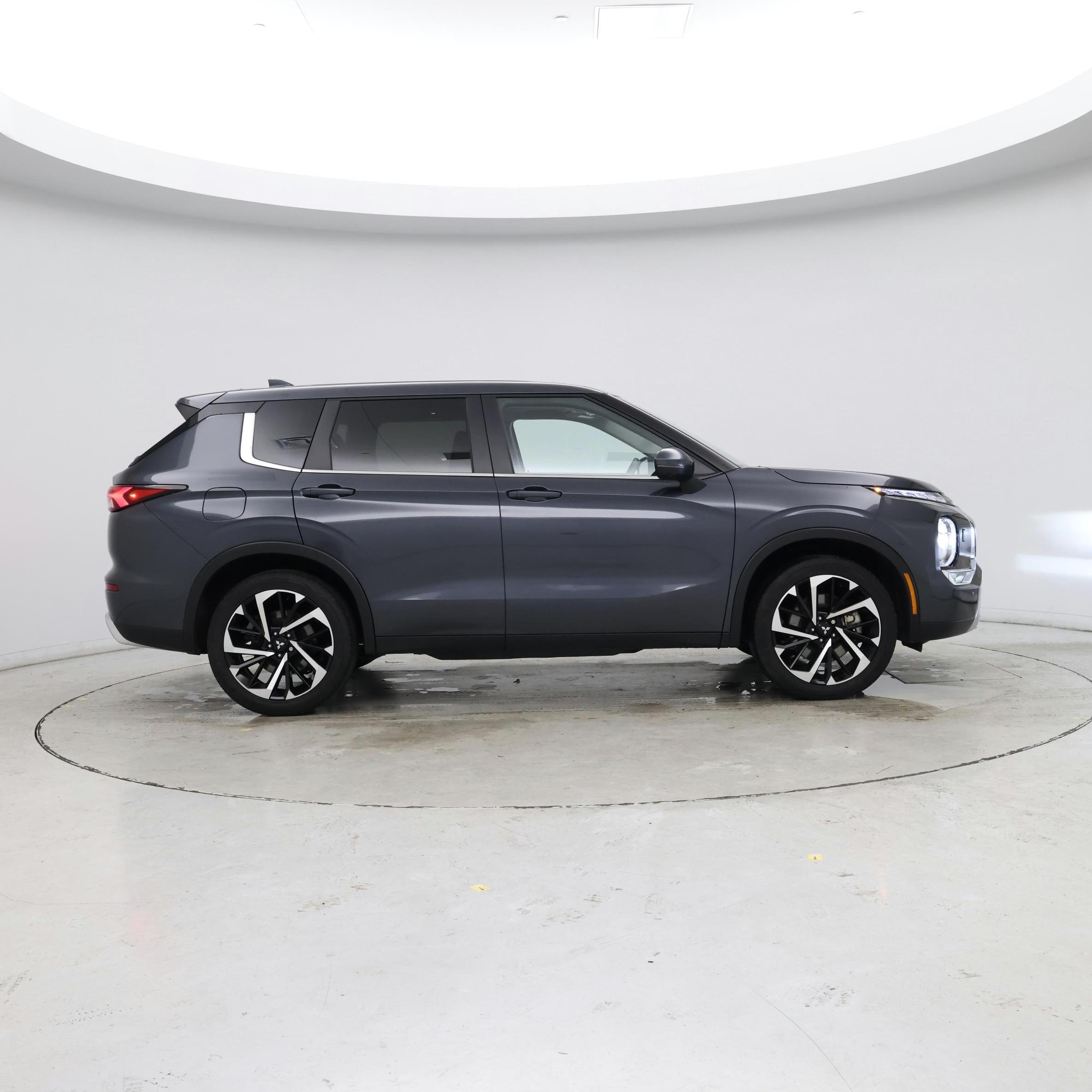 Thumbnail: 2024 Mitsubishi Outlander - 7