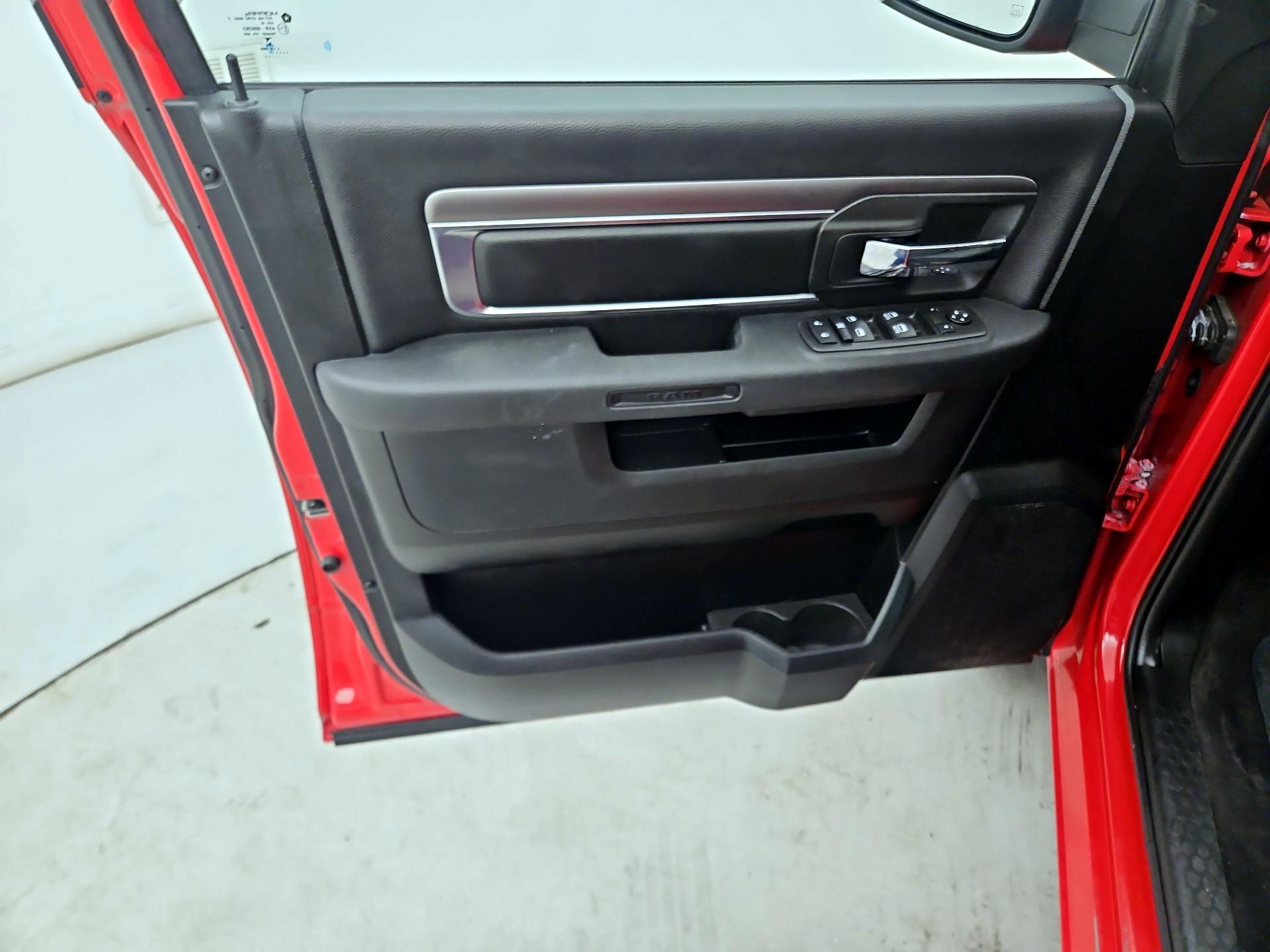 Thumbnail: 2021 RAM 1500 Classic - 12