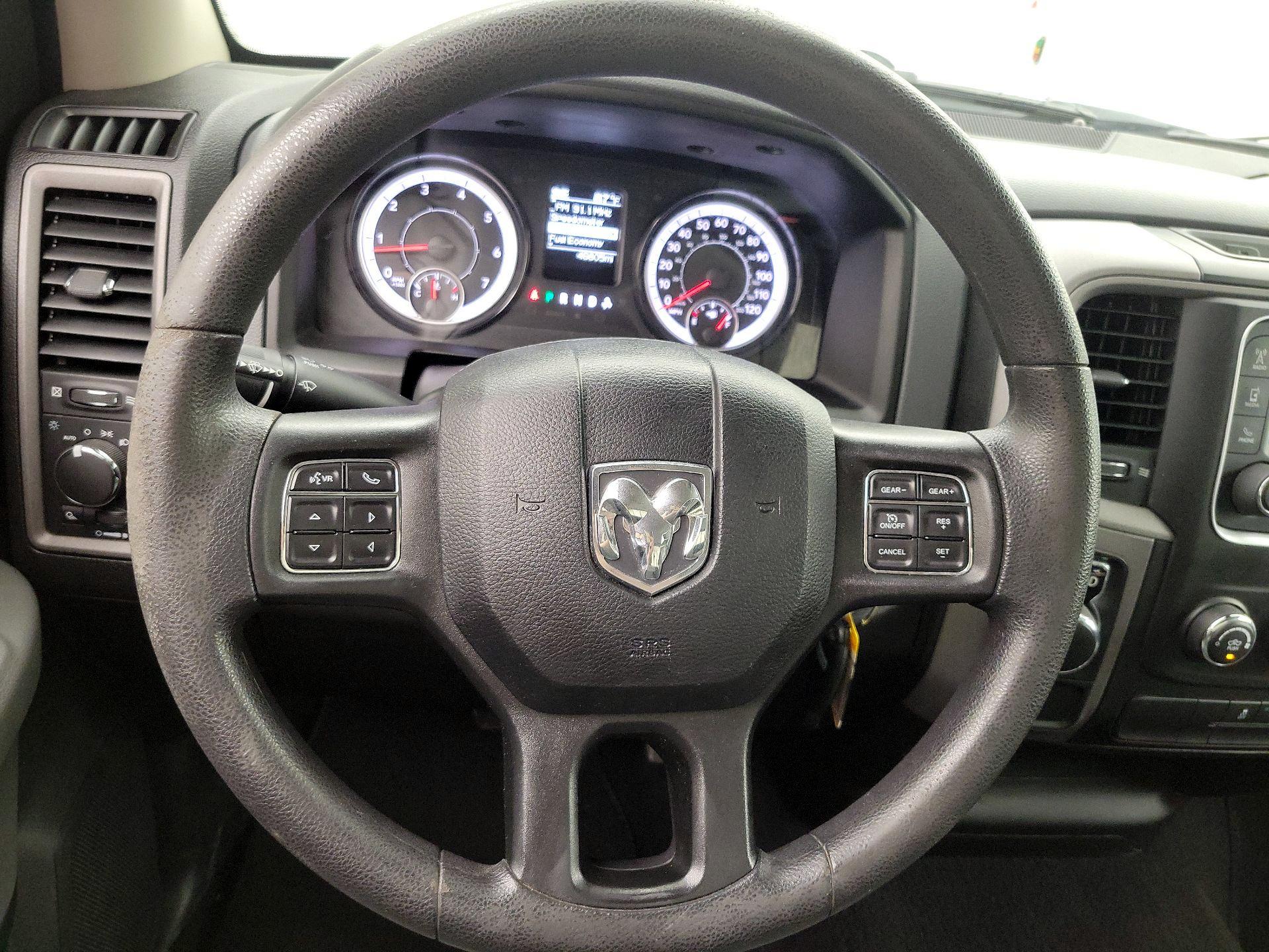 Thumbnail: 2020 RAM 1500 Classic - 10