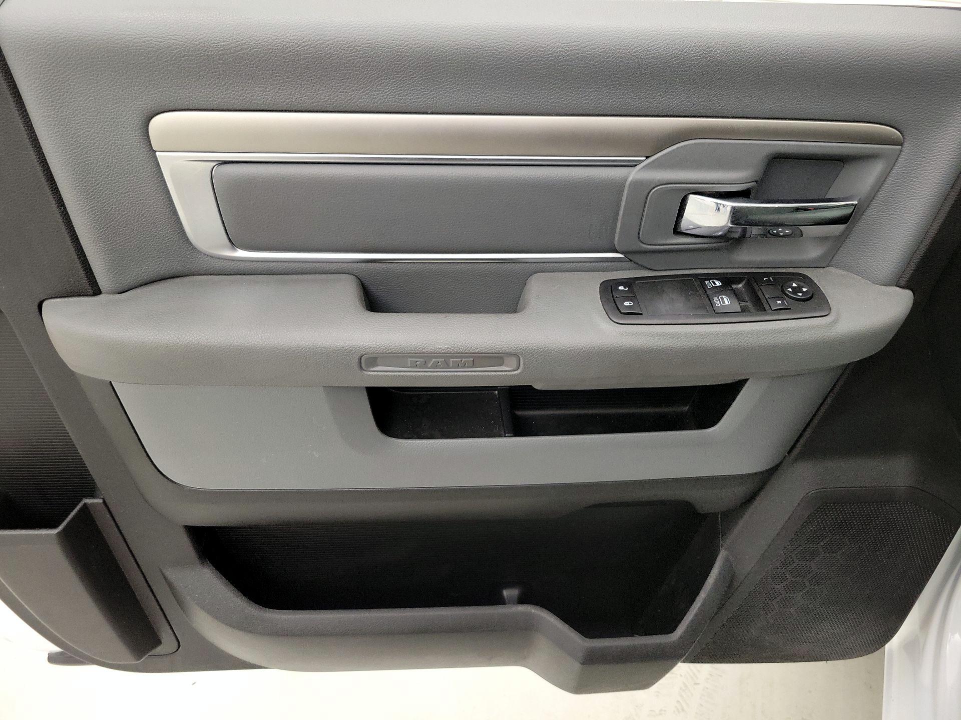 Thumbnail: 2020 RAM 1500 Classic - 12