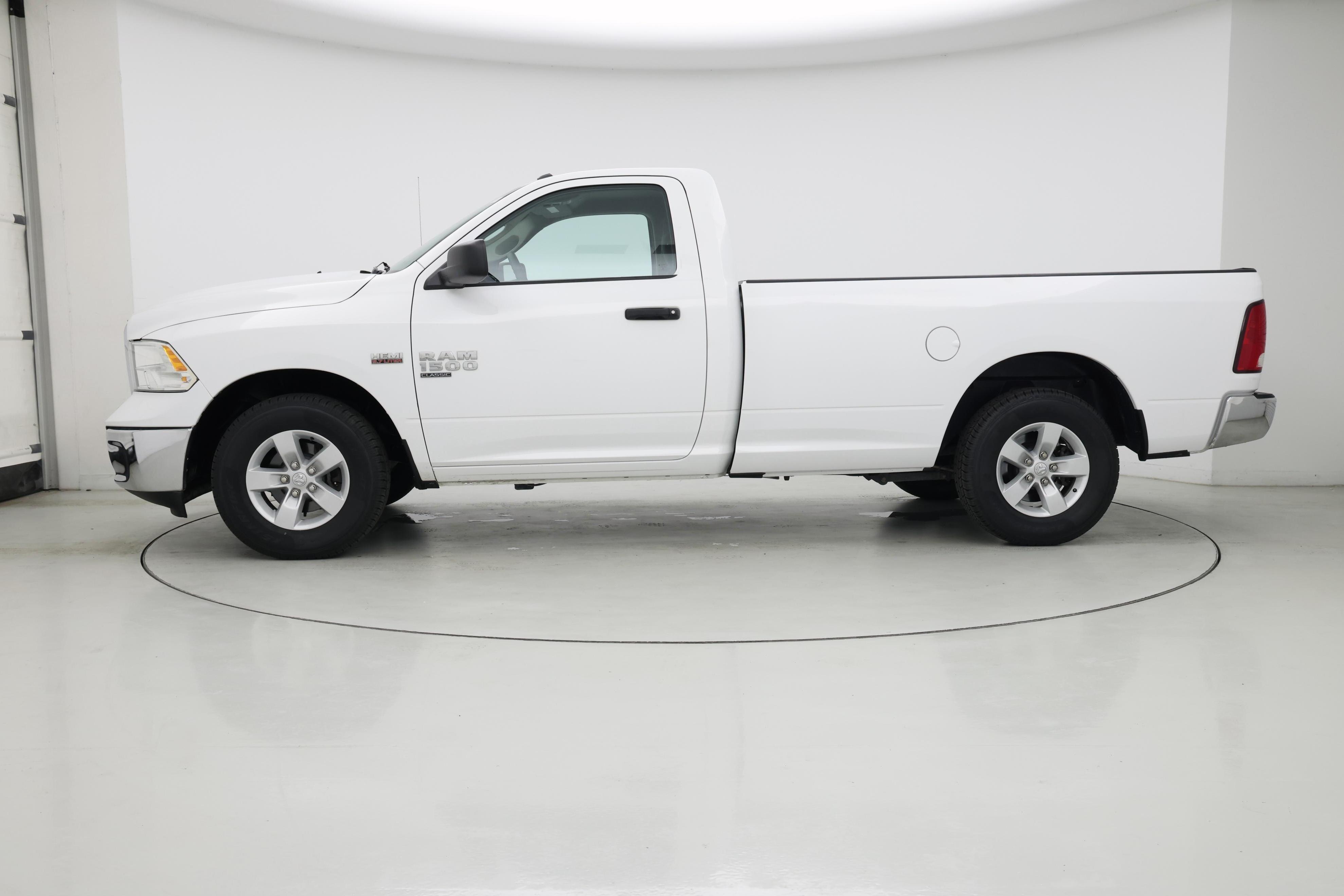 Thumbnail: 2020 RAM 1500 Classic - 3