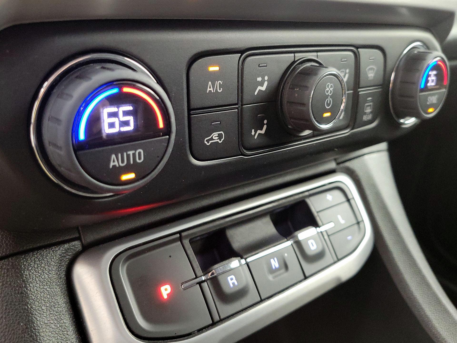 Thumbnail: 2022 GMC Acadia - 16