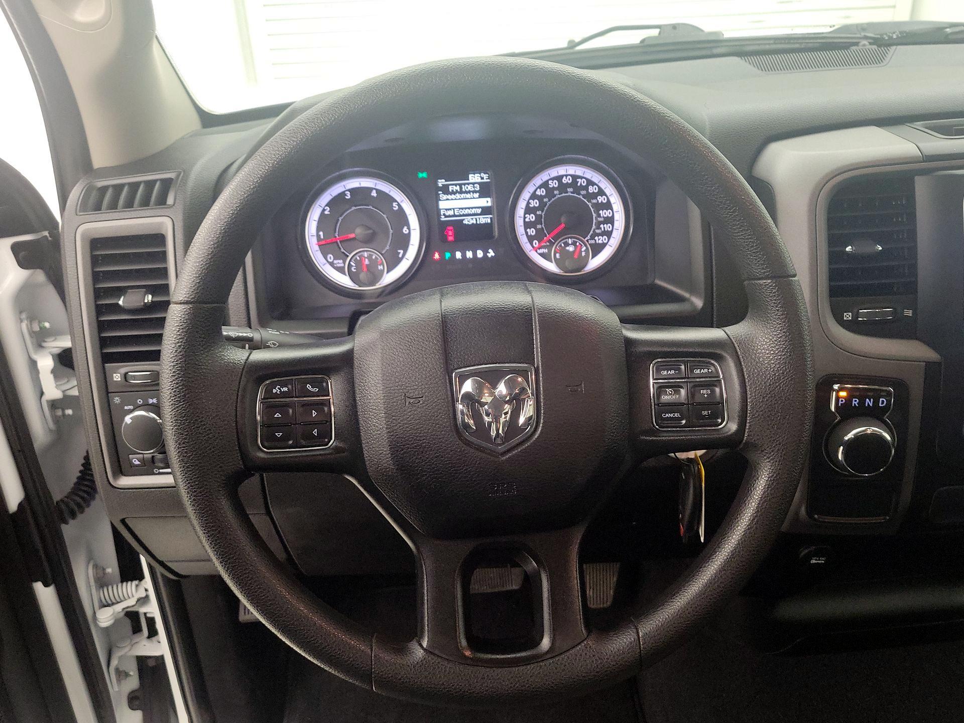 Thumbnail: 2022 RAM 1500 Classic - 10