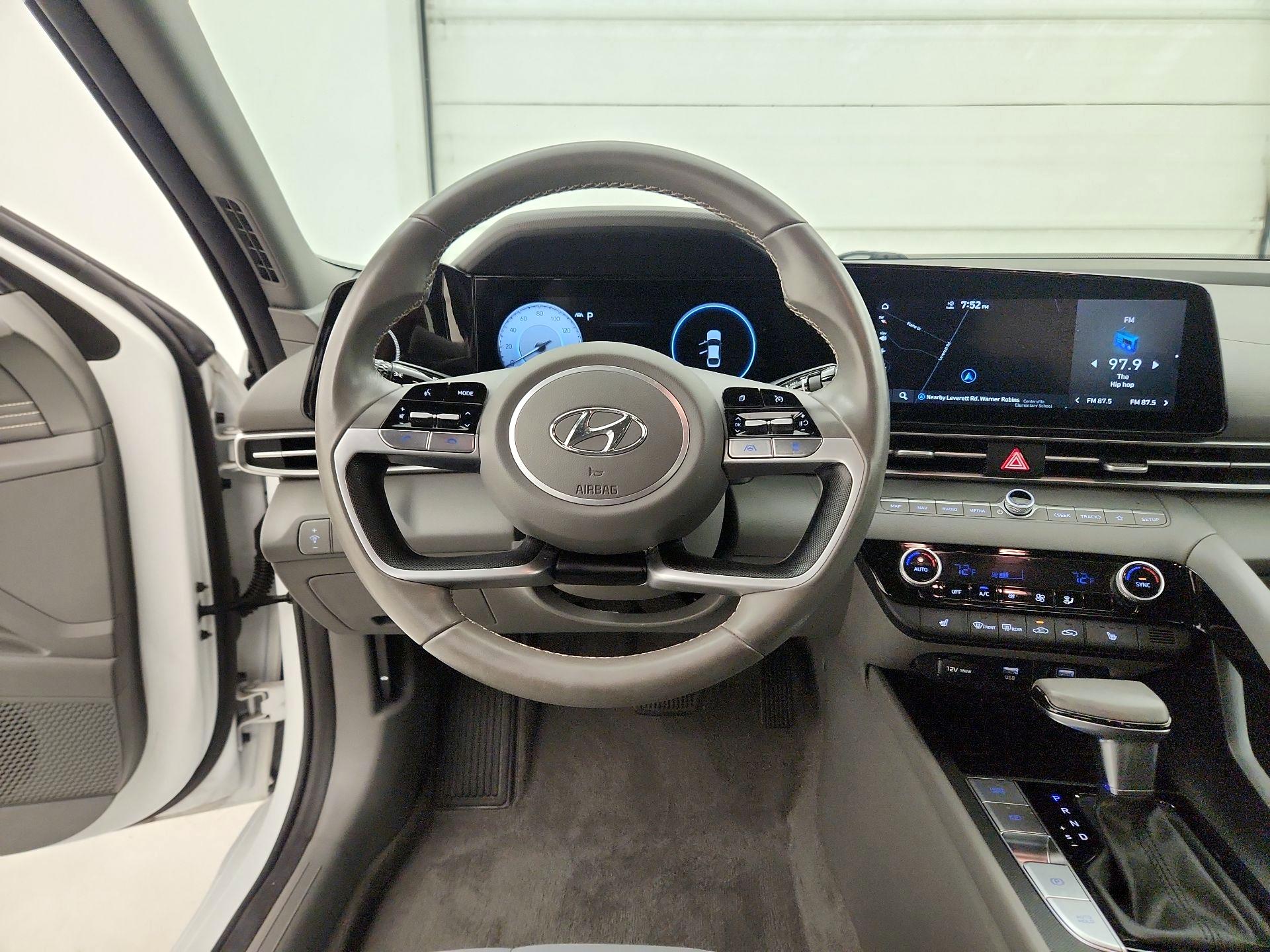 Thumbnail: 2023 Hyundai Elantra - 10