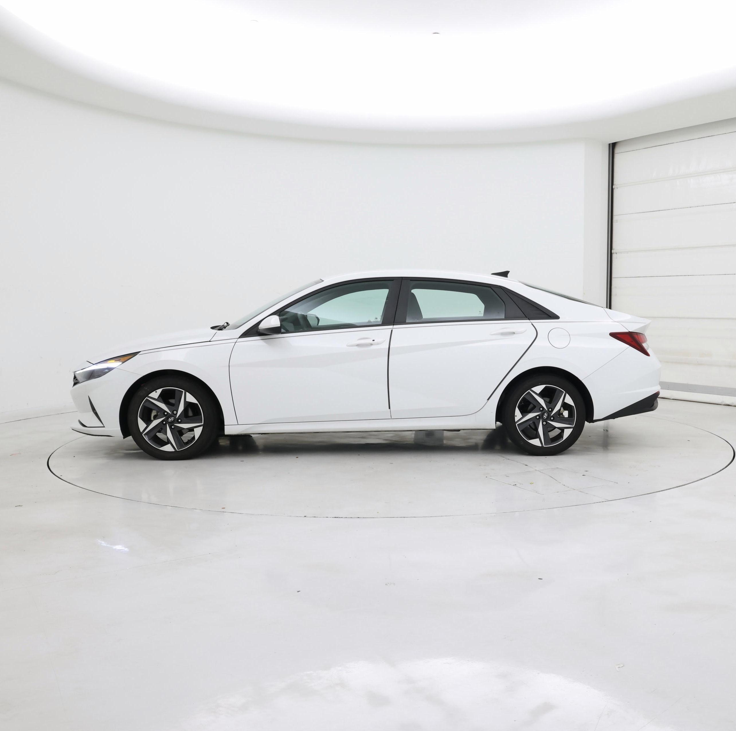 Thumbnail: 2023 Hyundai Elantra - 3
