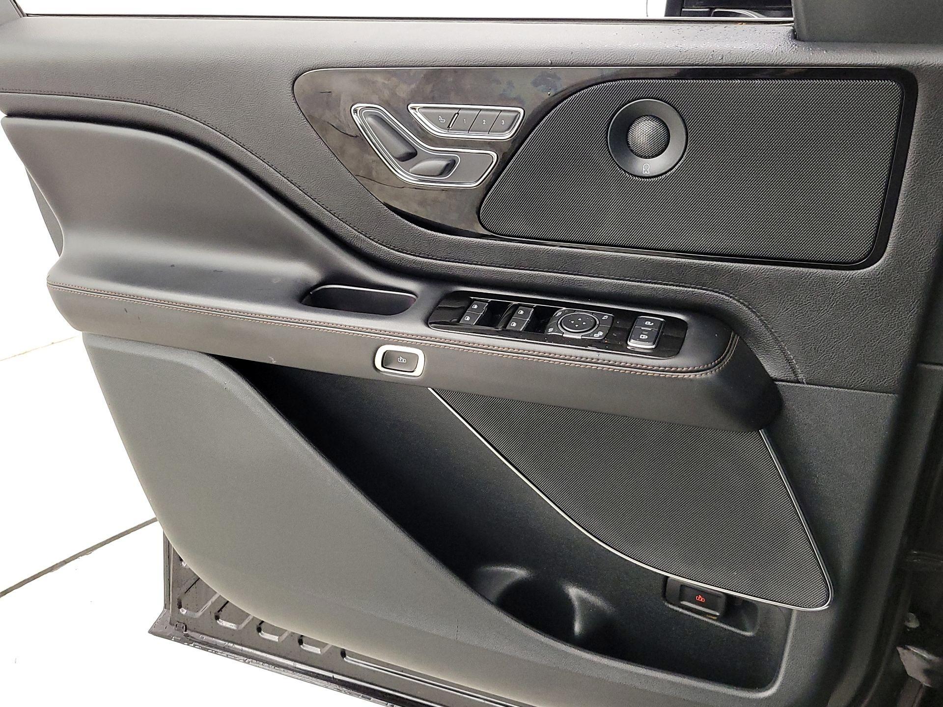 Thumbnail: 2020 Lincoln Aviator - 12