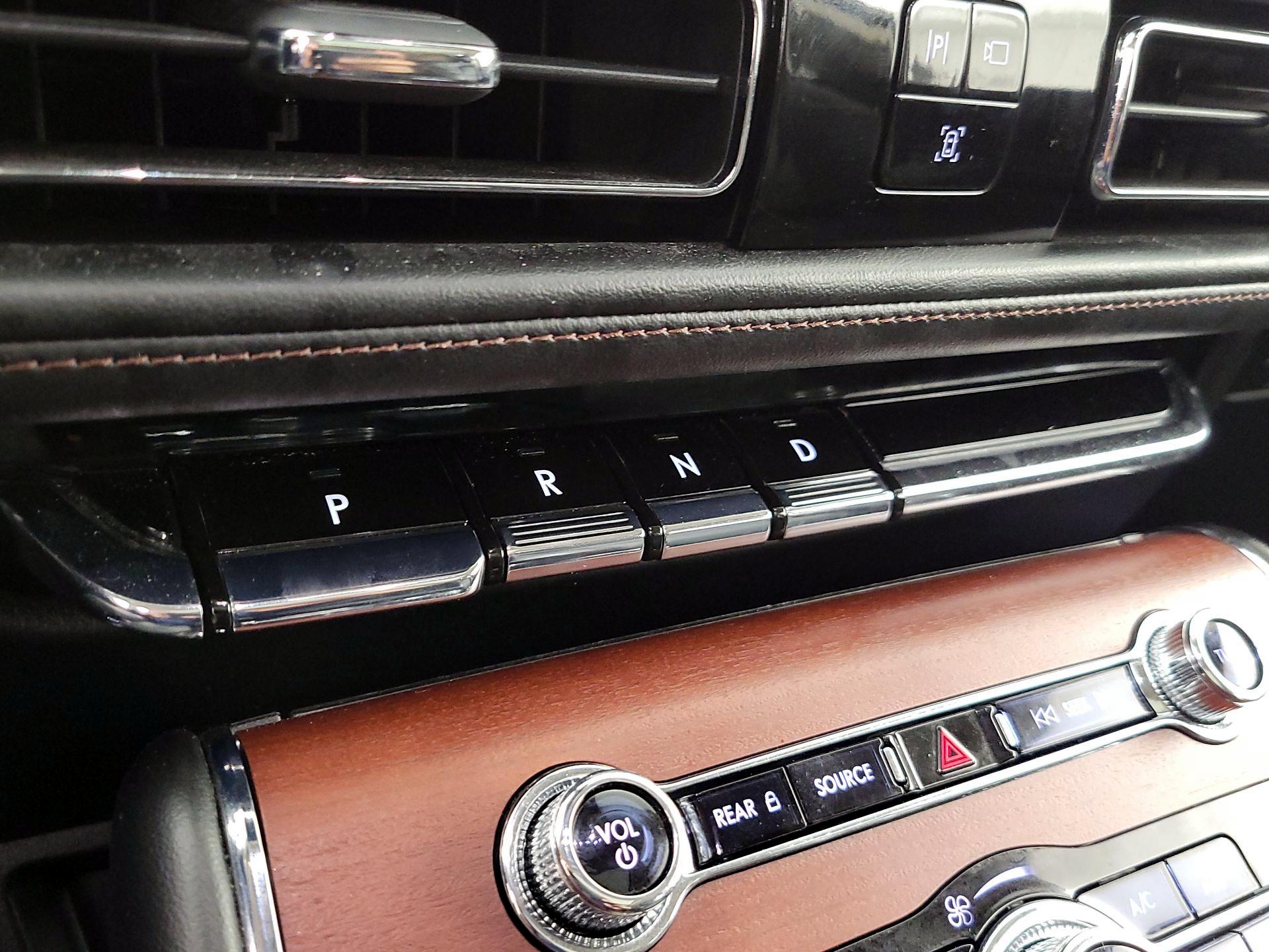 Thumbnail: 2020 Lincoln Aviator - 18