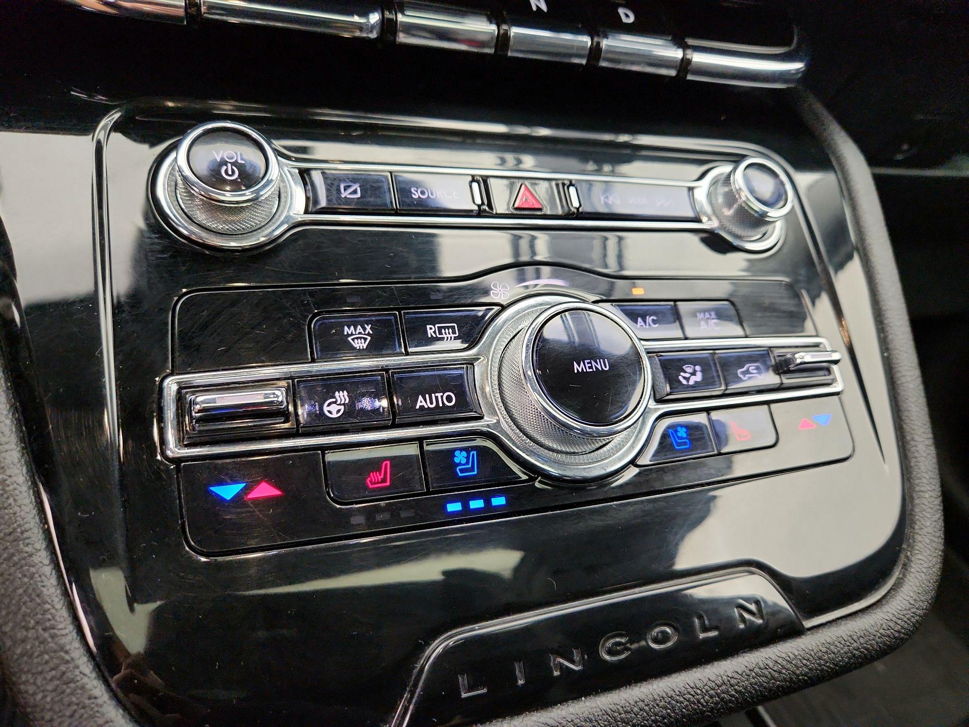 Thumbnail: 2021 Lincoln Corsair - 17