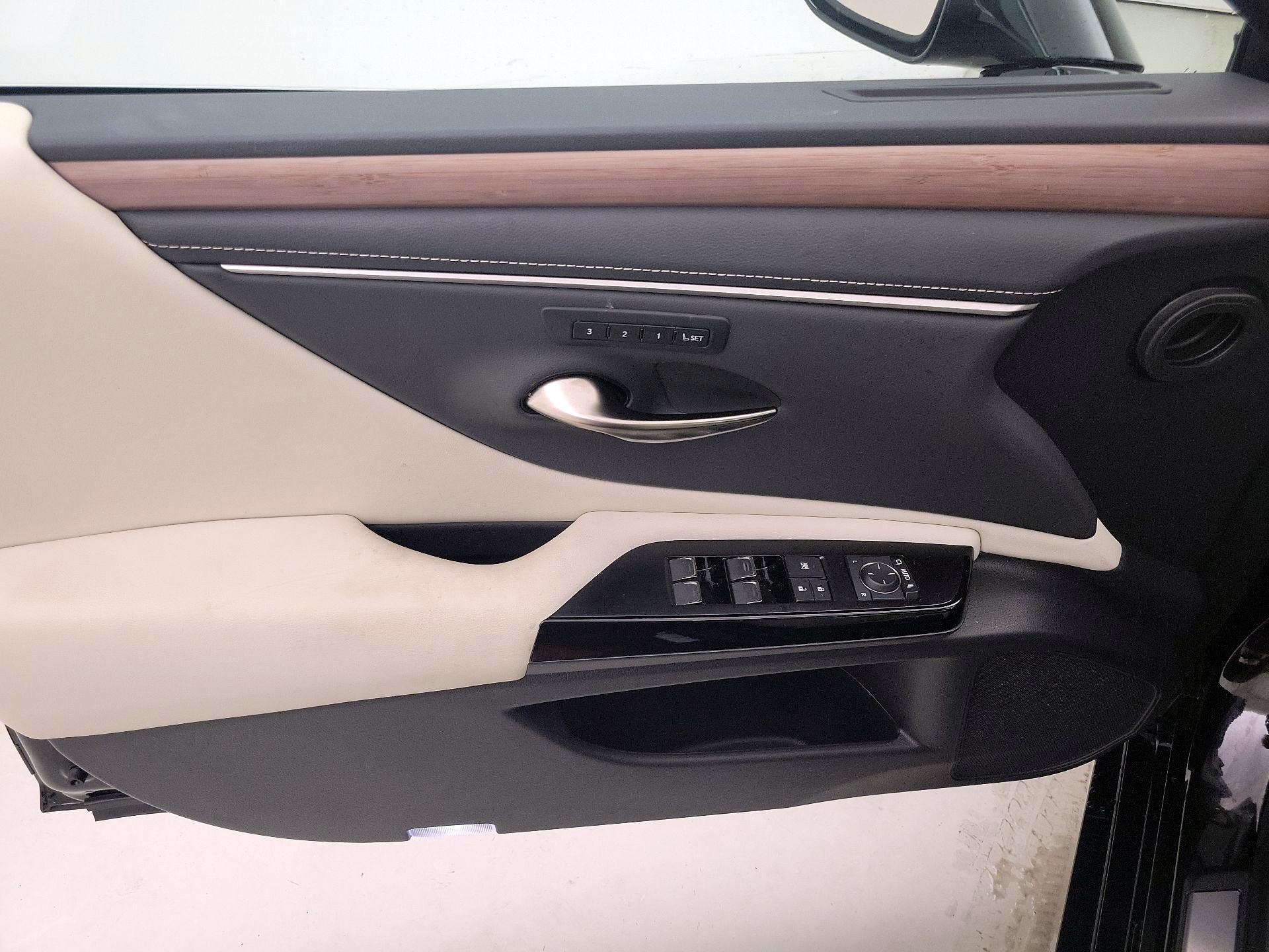 Thumbnail: 2023 Lexus ES - 12