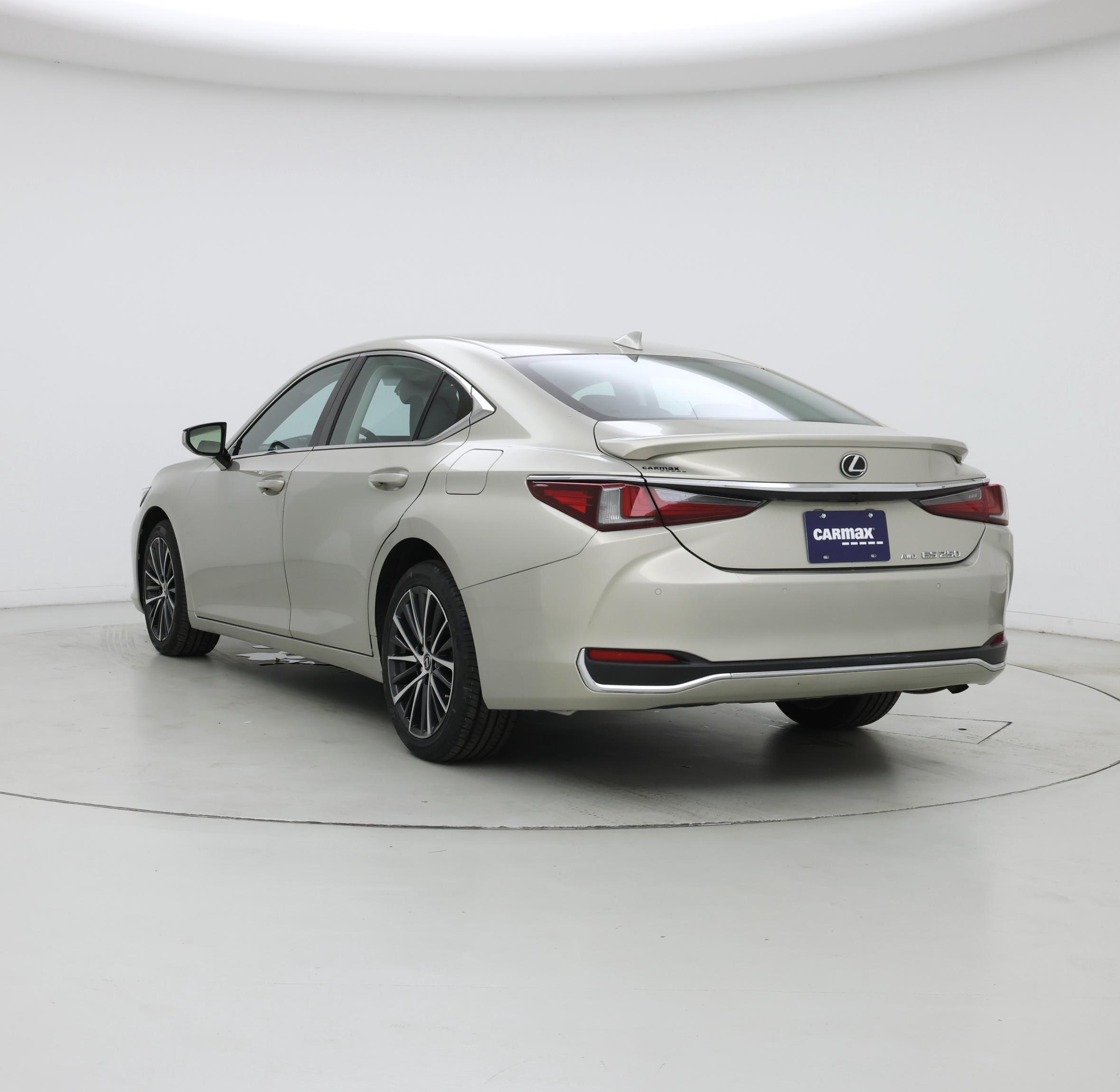 Thumbnail: 2022 Lexus ES - 2