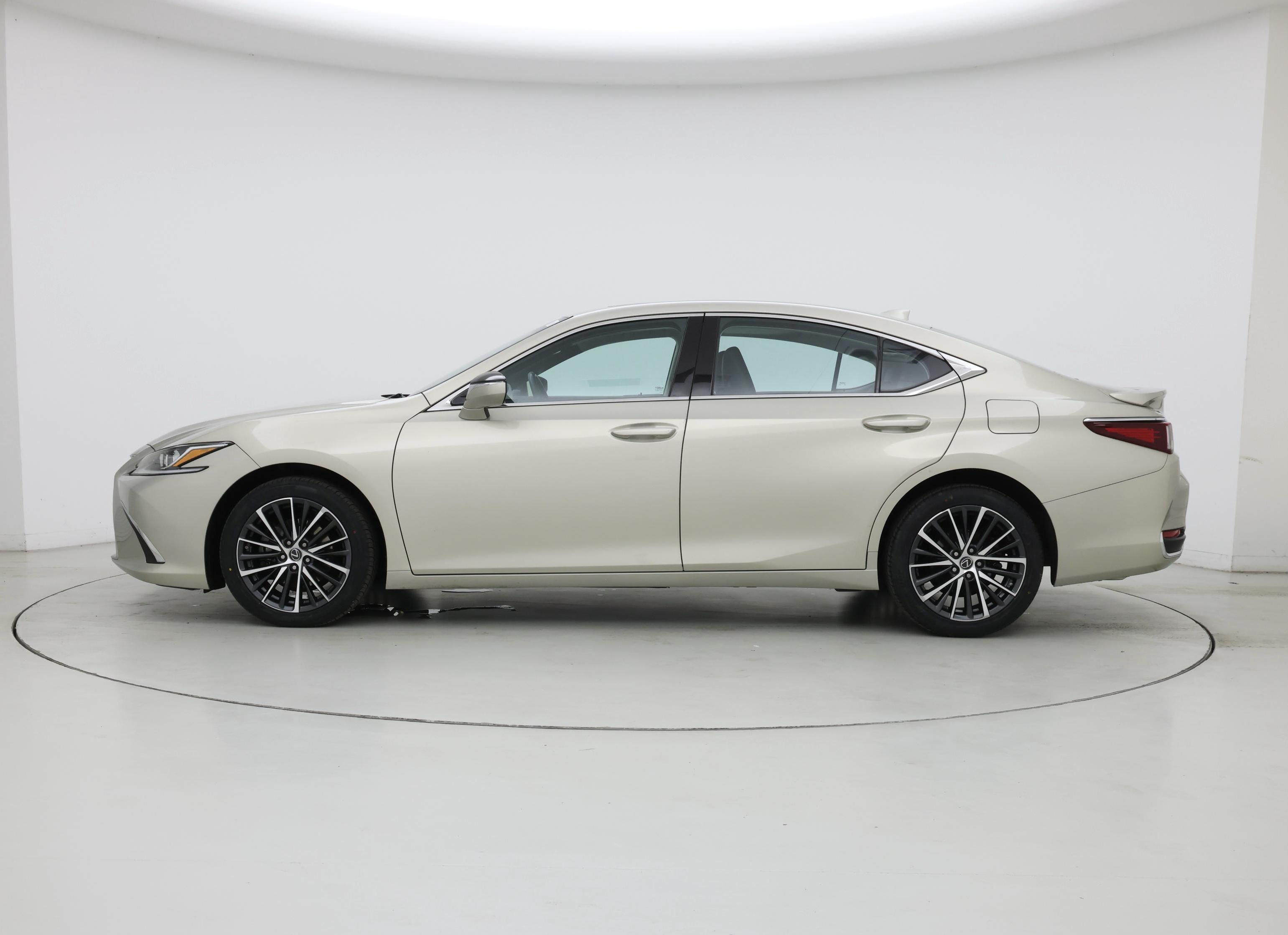 Thumbnail: 2022 Lexus ES - 3