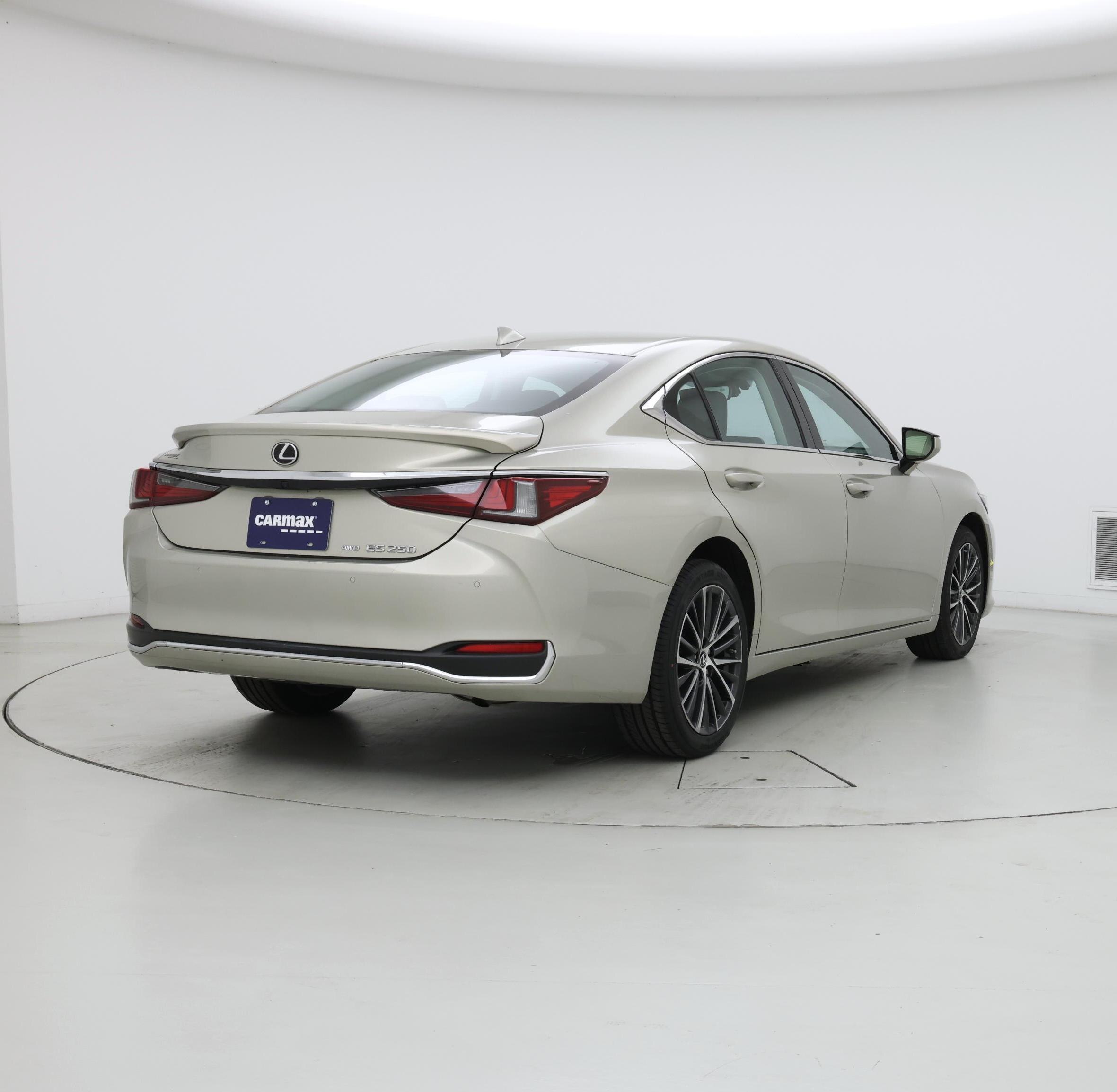 Thumbnail: 2022 Lexus ES - 8