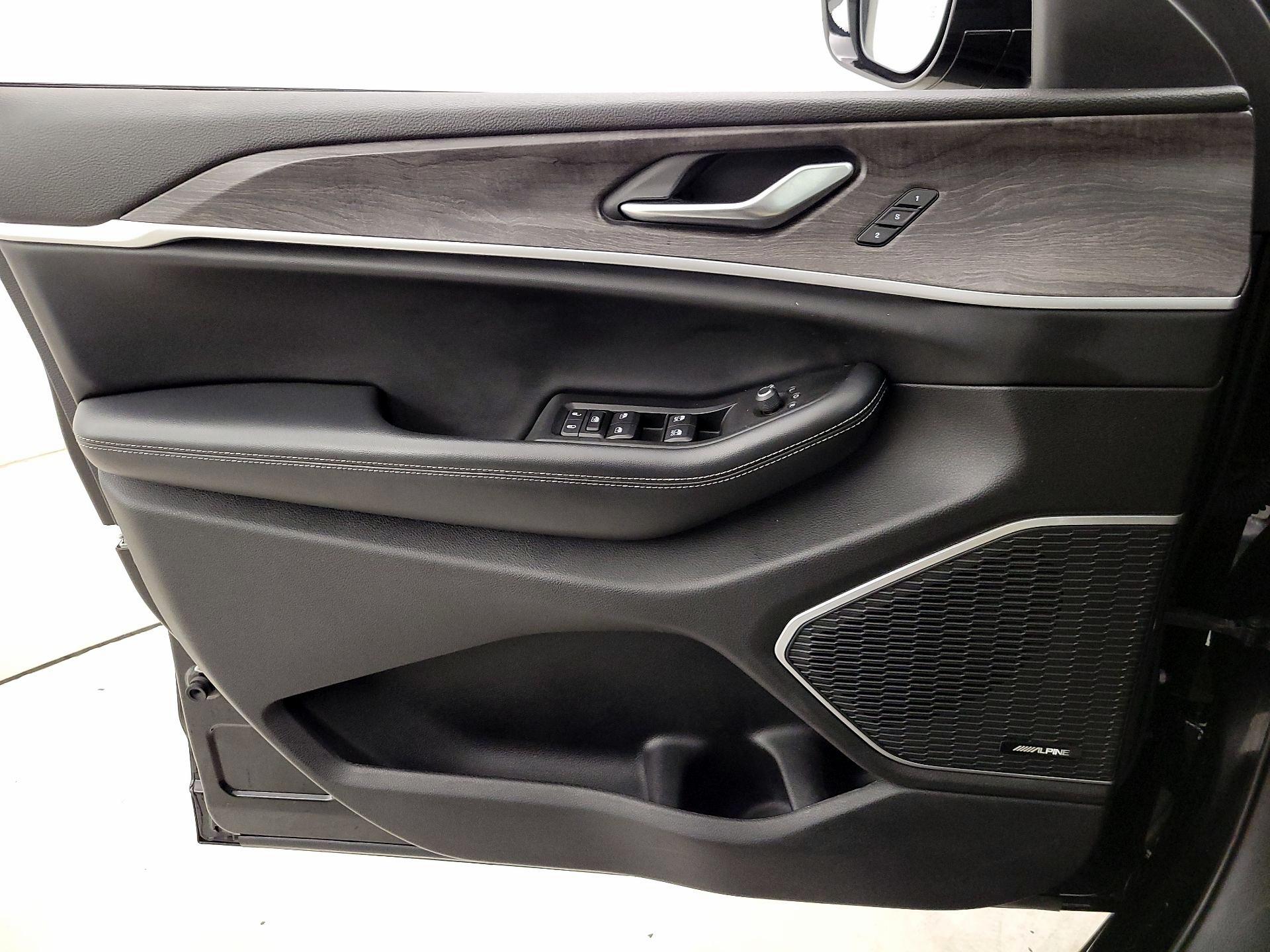 Thumbnail: 2021 Jeep Grand Cherokee L - 12