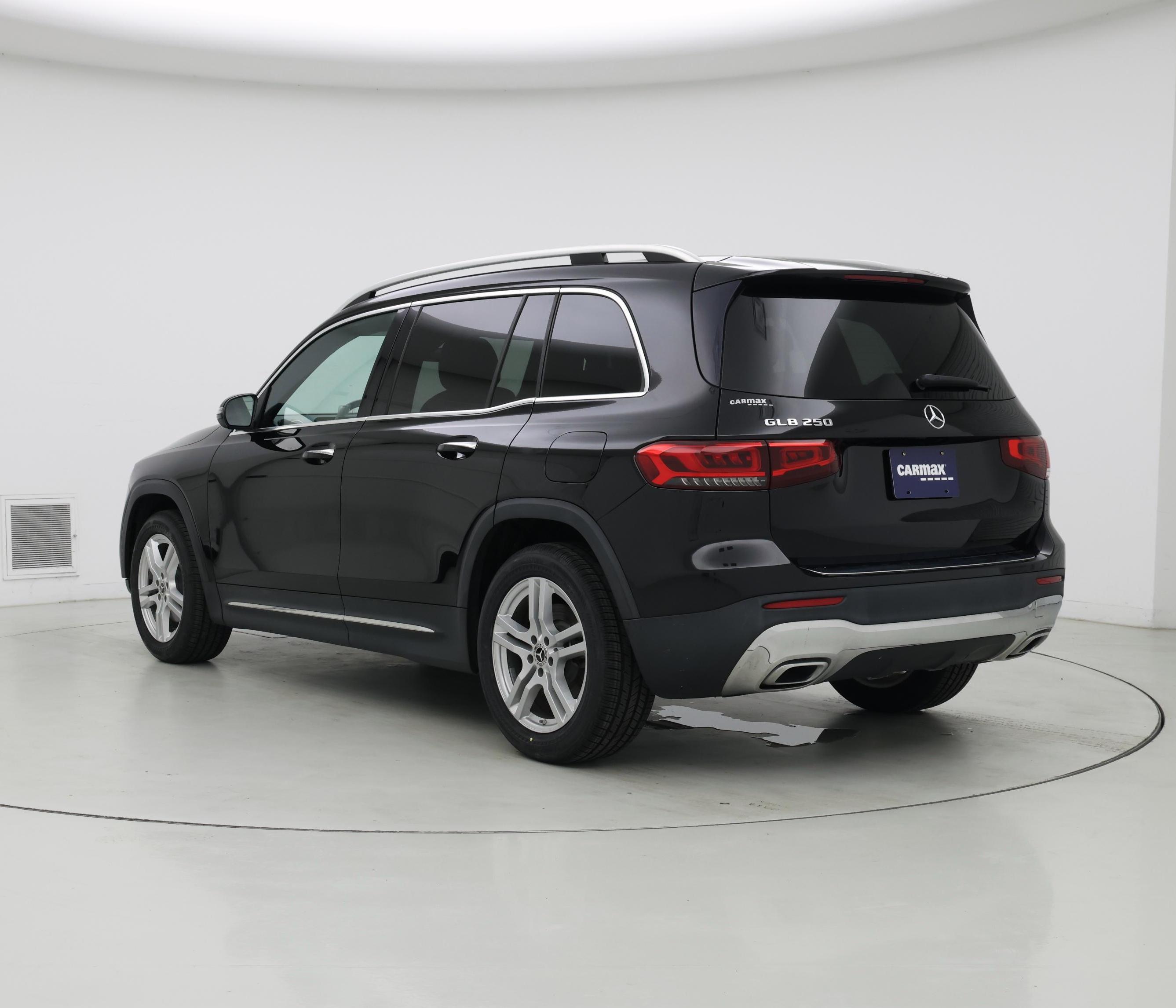 Thumbnail: 2020 Mercedes-Benz GLB - 2