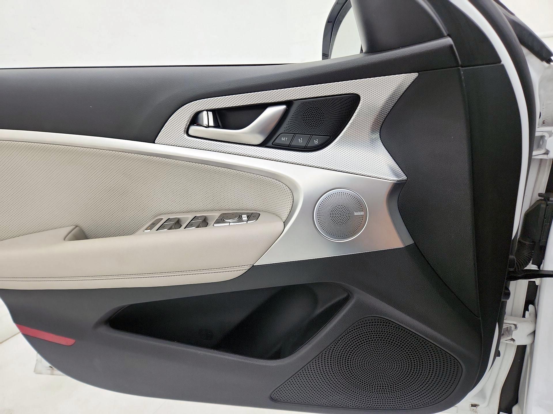 Thumbnail: 2022 Genesis G70 - 12