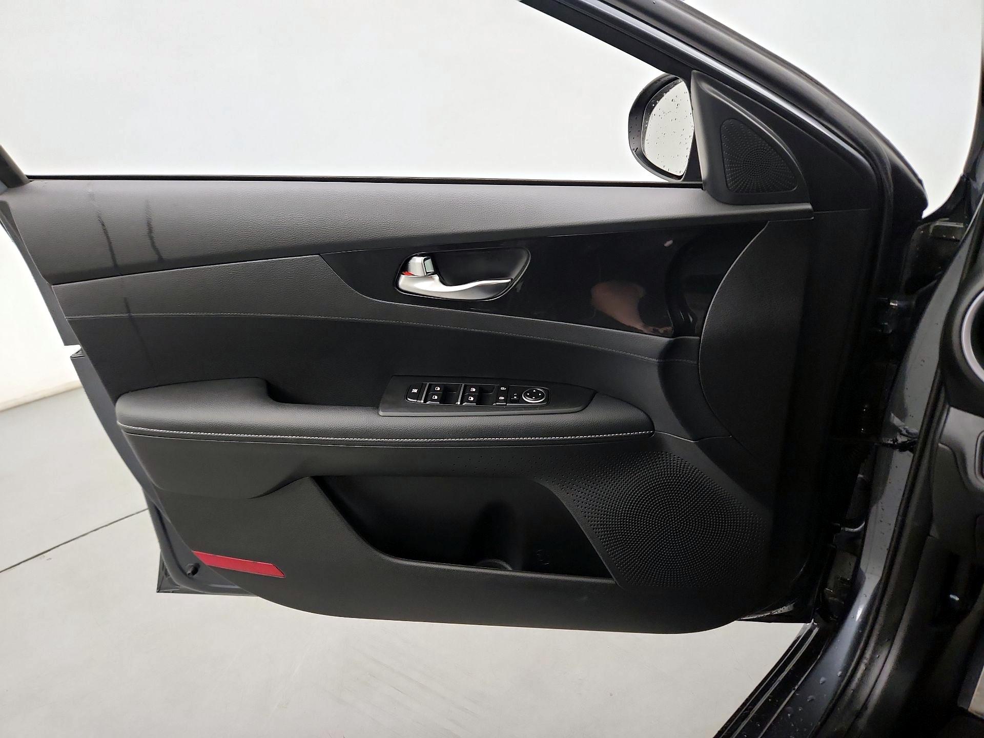 Thumbnail: 2023 Kia Forte - 12