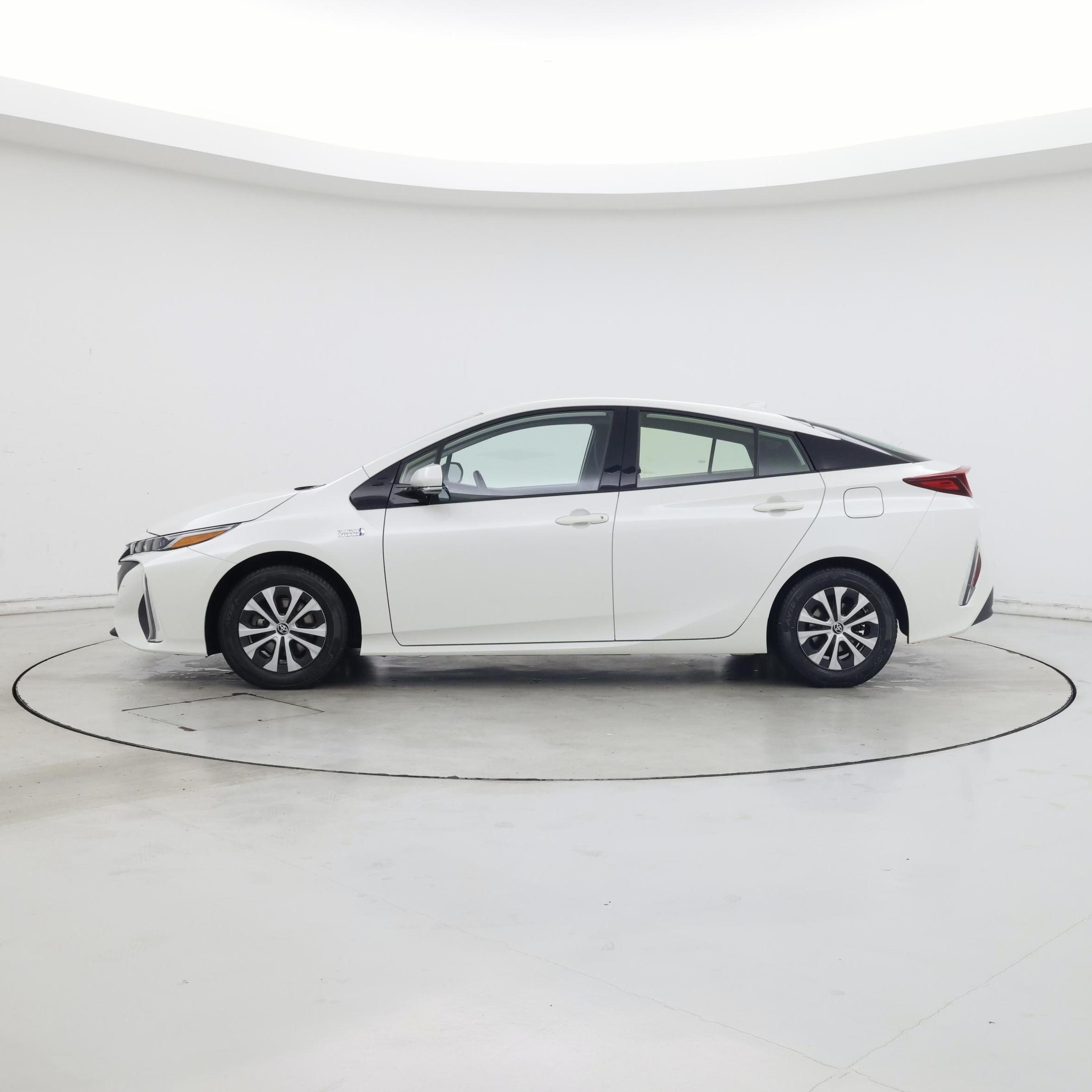 Thumbnail: 2020 Toyota Prius Prime - 3