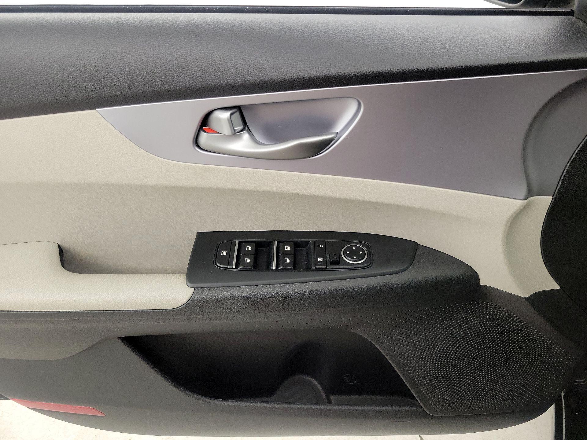 Thumbnail: 2022 Kia Forte - 12