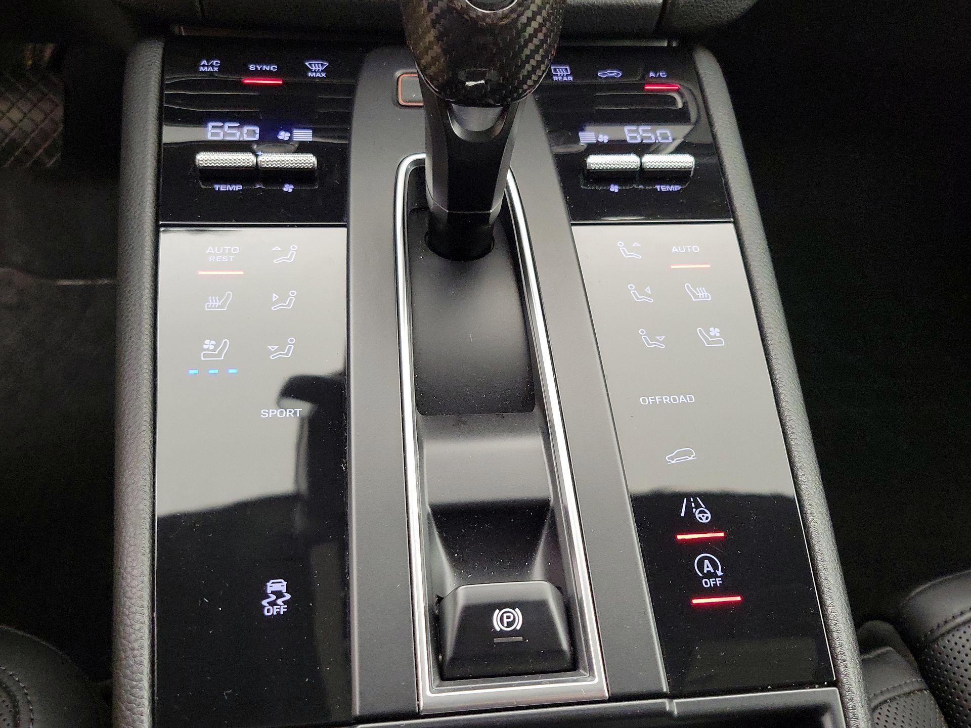 Thumbnail: 2022 Porsche Macan - 17