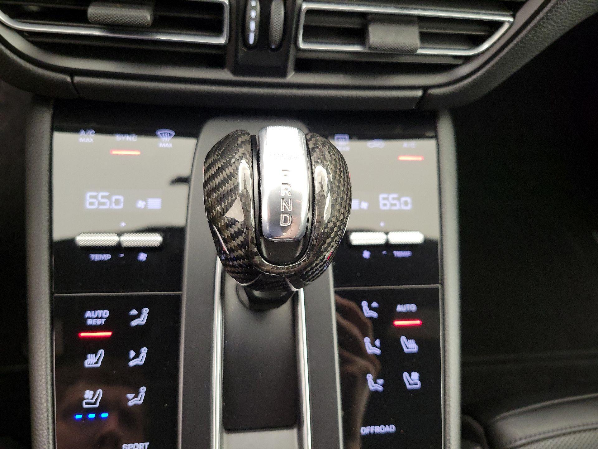Thumbnail: 2022 Porsche Macan - 18