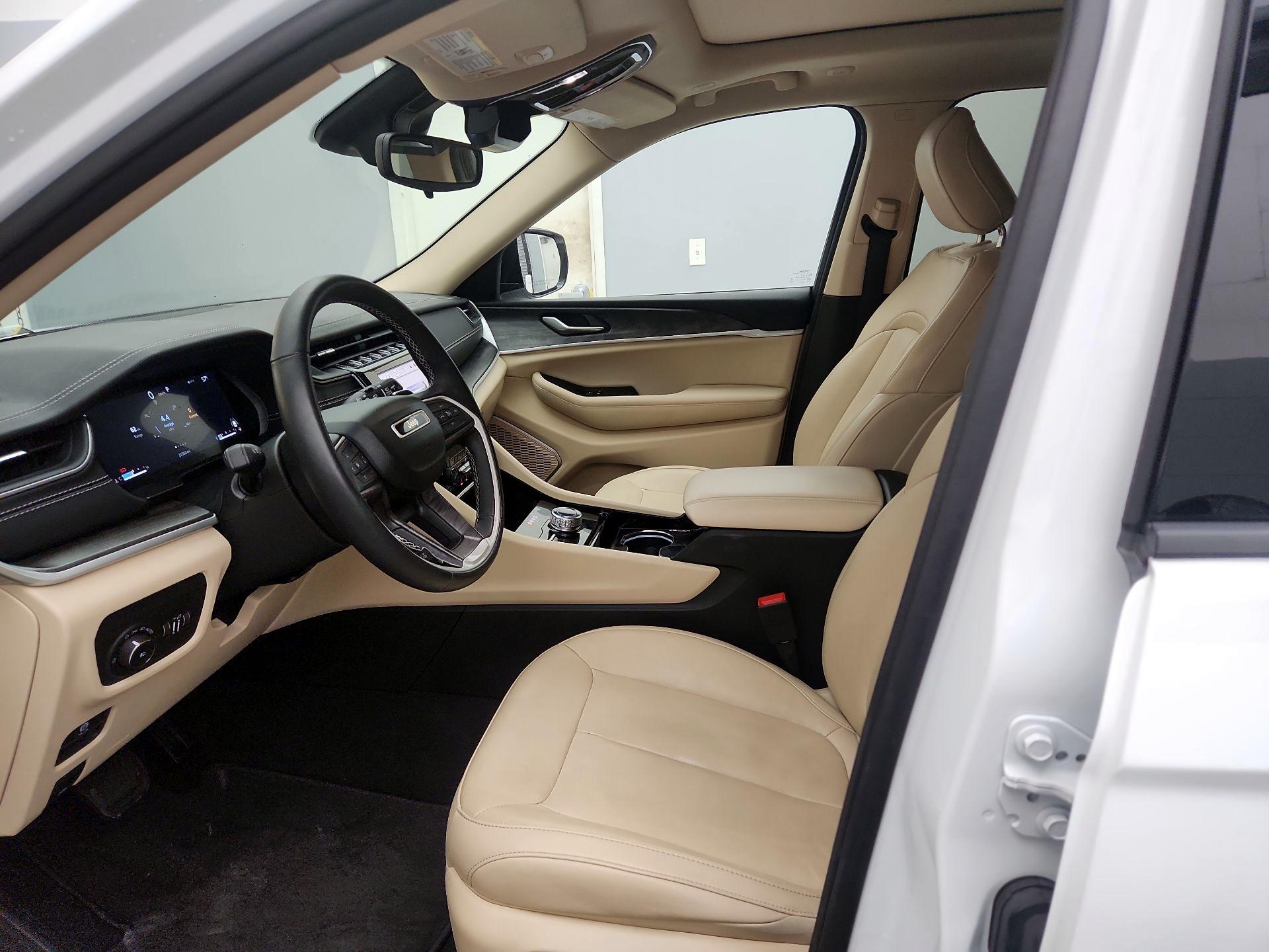 Thumbnail: 2022 Jeep Grand Cherokee - 11