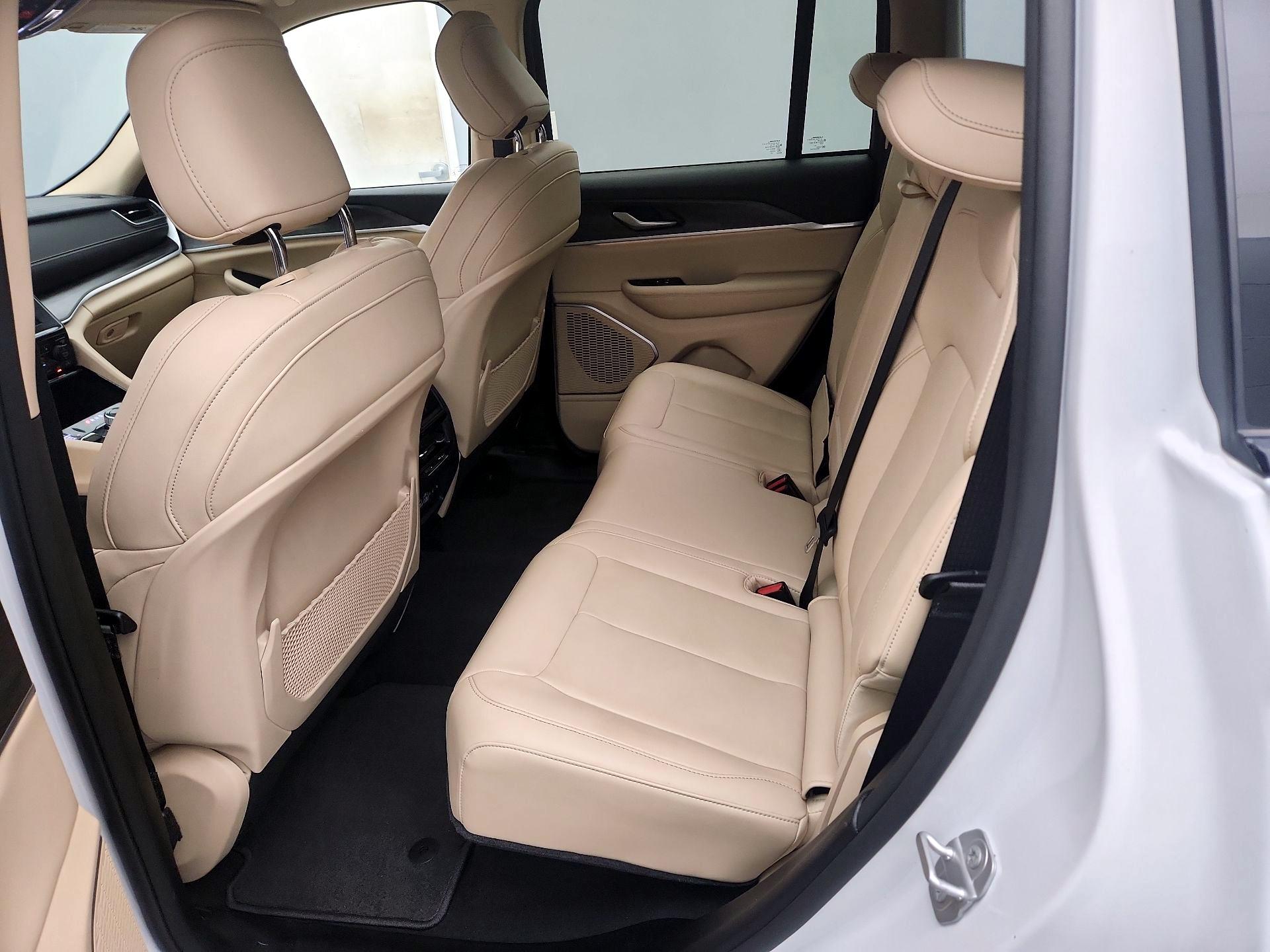 Thumbnail: 2022 Jeep Grand Cherokee - 20