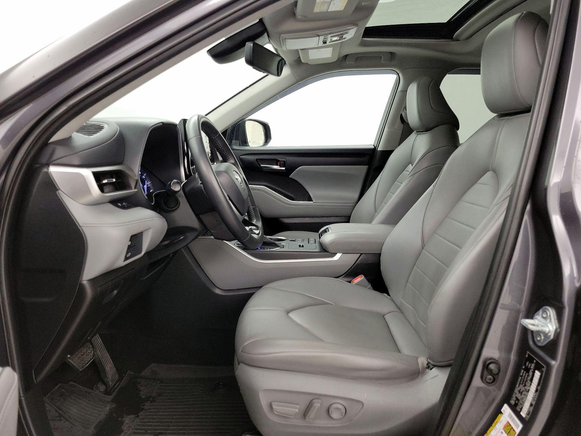 Thumbnail: 2021 Toyota Highlander - 11