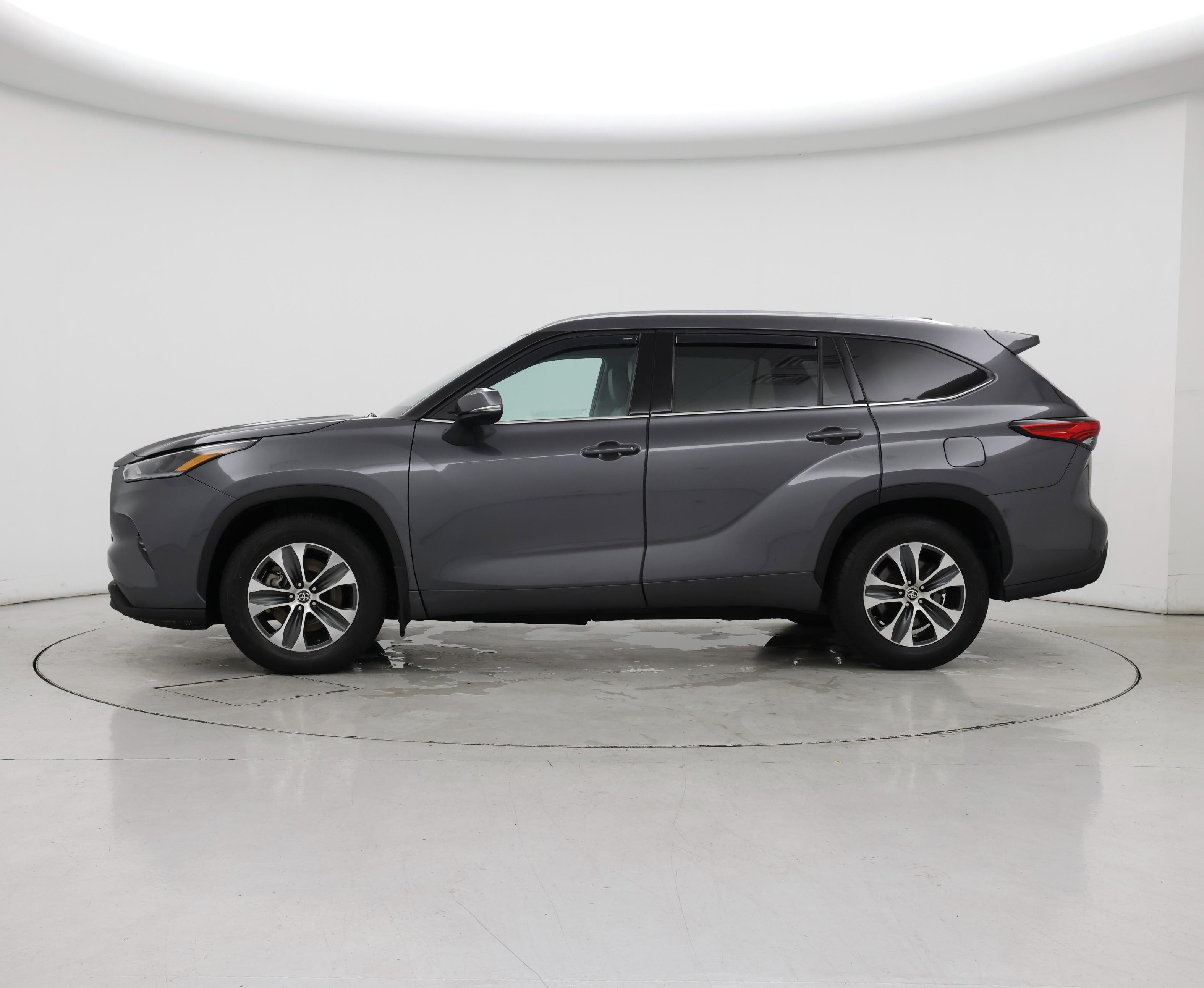 Thumbnail: 2021 Toyota Highlander - 3