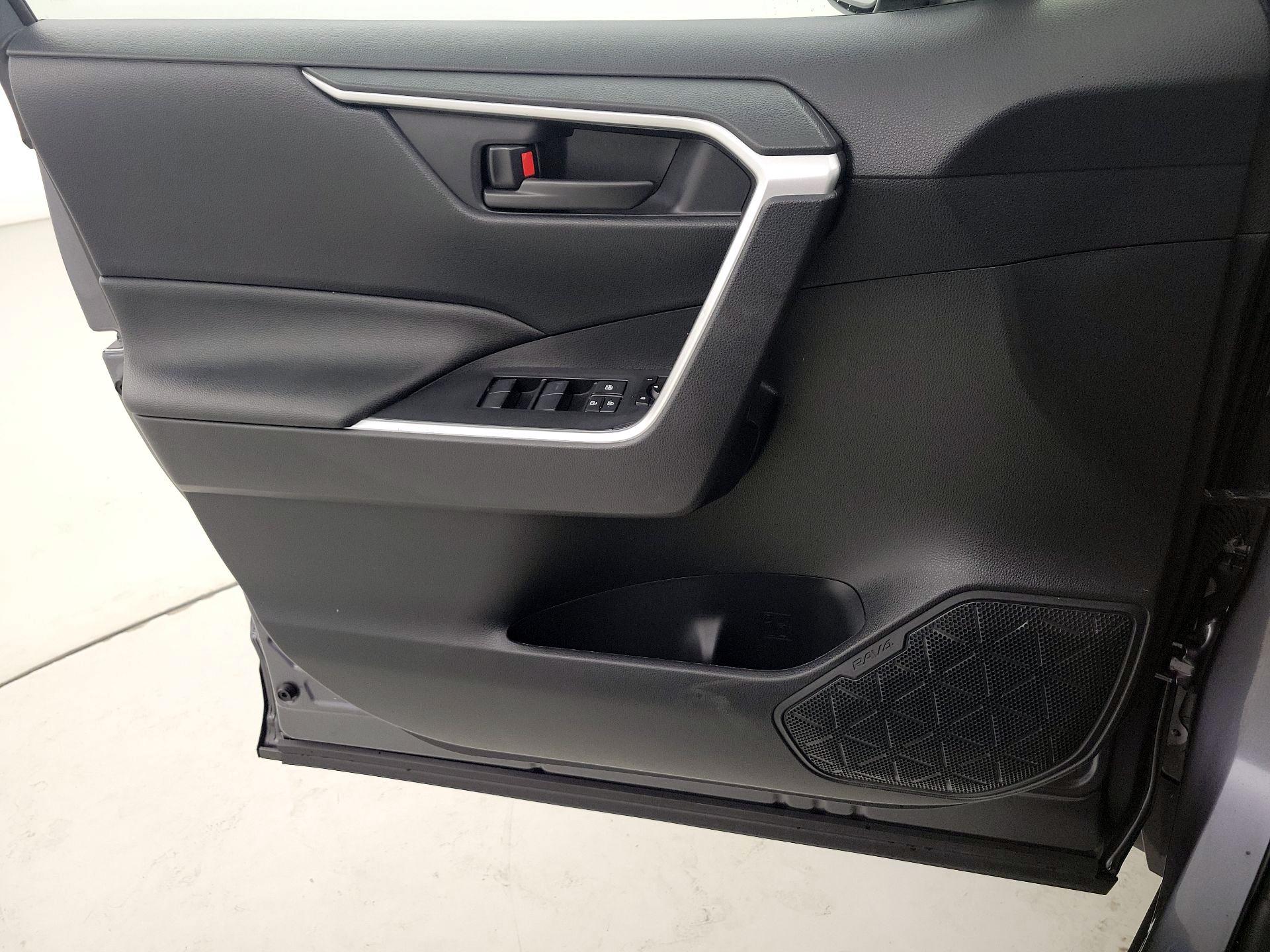 Thumbnail: 2021 Toyota RAV4 - 12