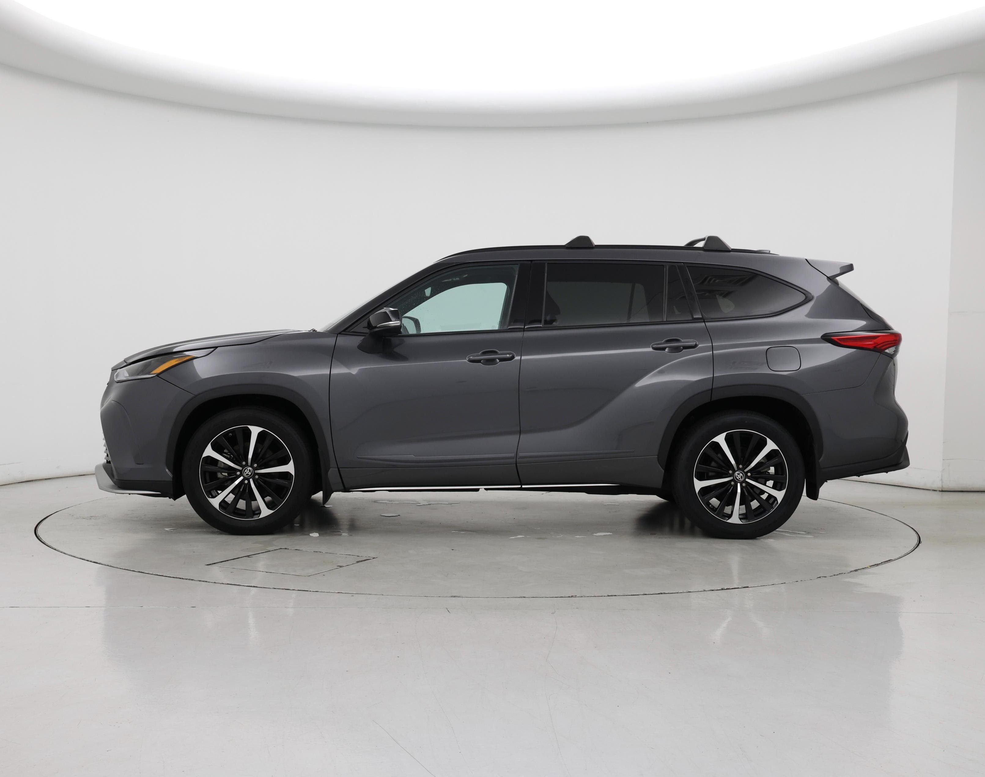 Thumbnail: 2022 Toyota Highlander - 3