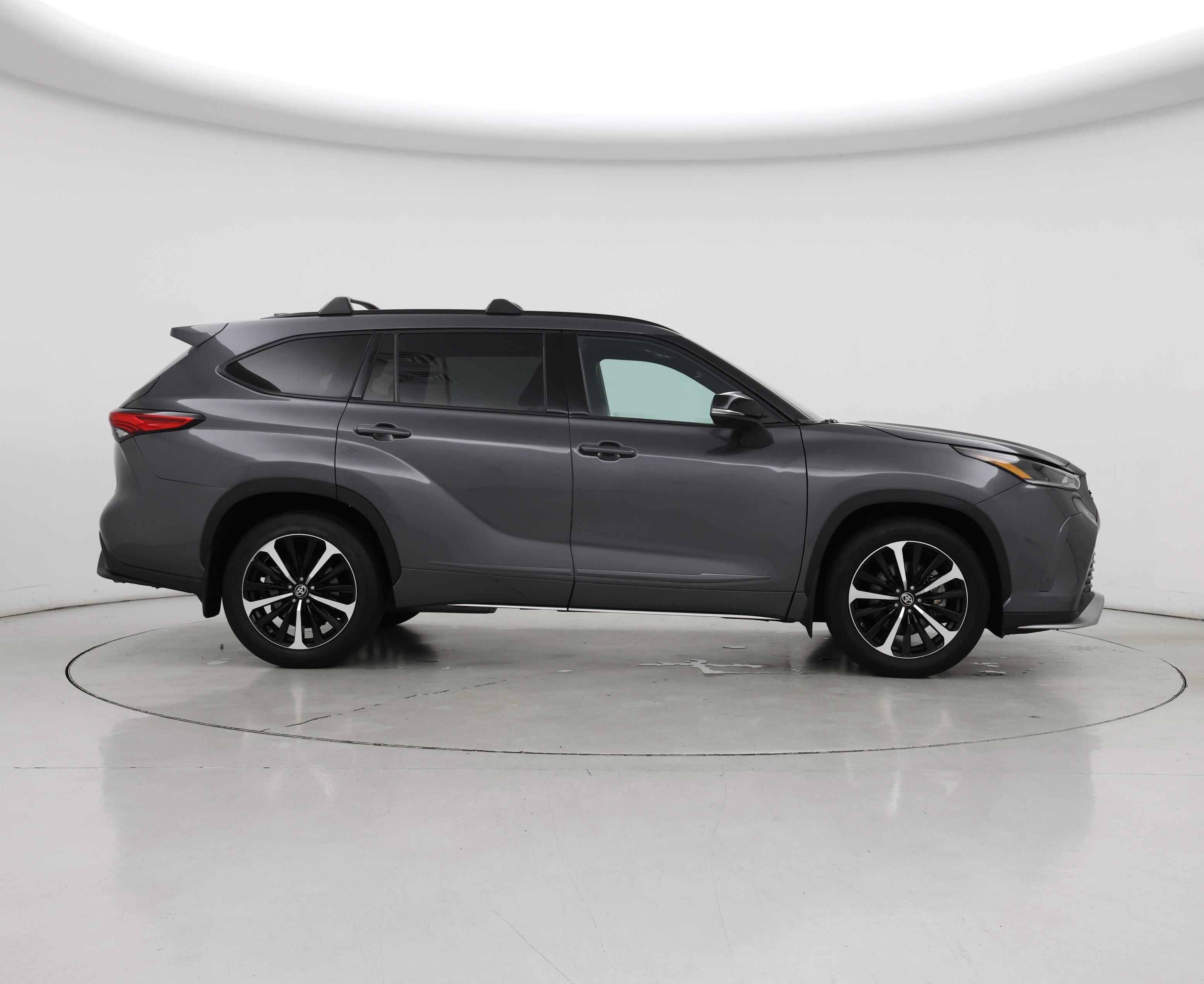 Thumbnail: 2022 Toyota Highlander - 7