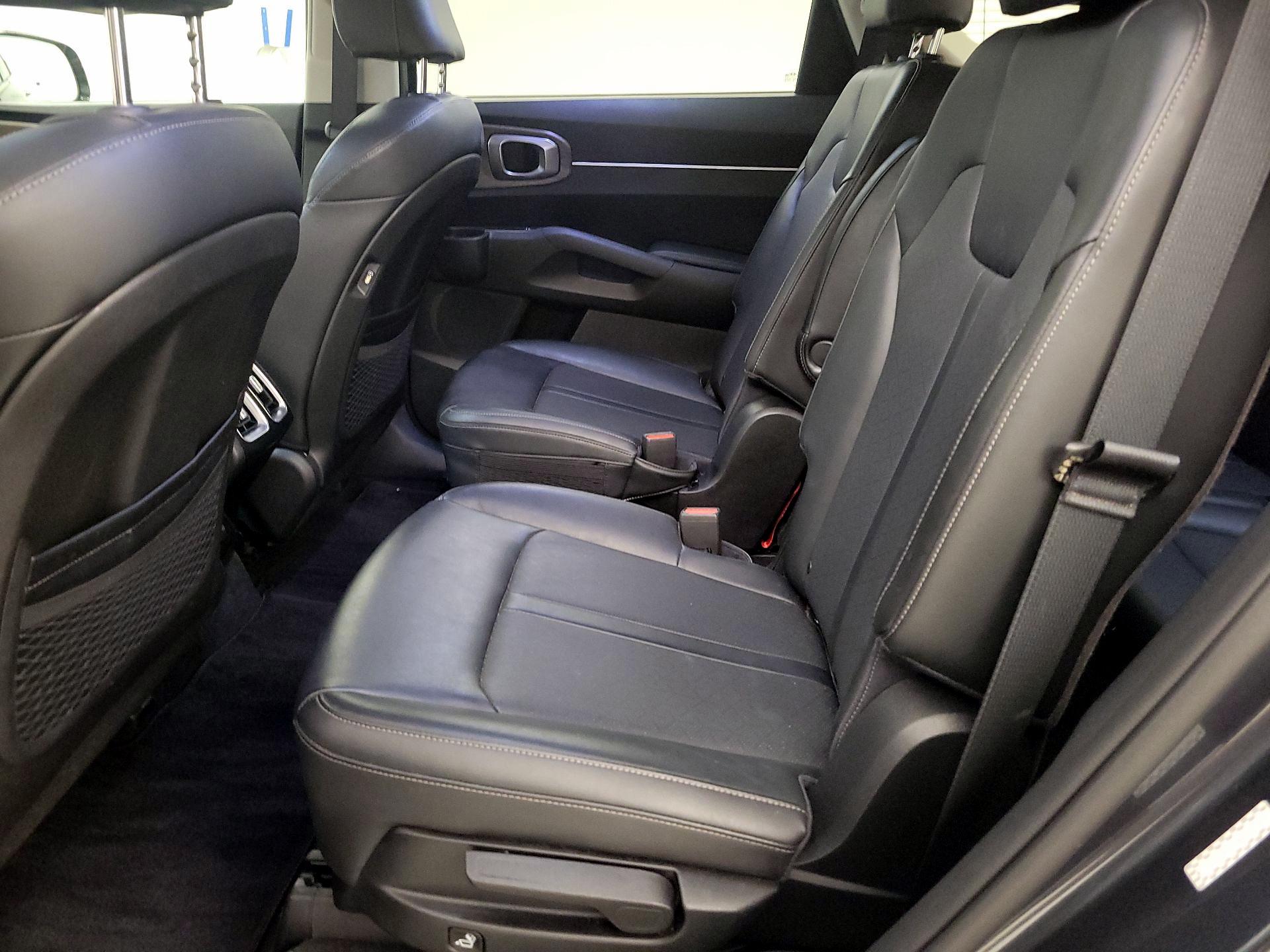 Thumbnail: 2021 Kia Sorento - 18