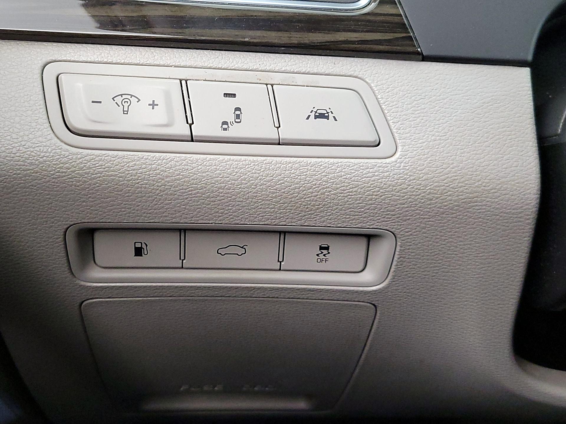 Thumbnail: 2016 Hyundai Sonata - 13