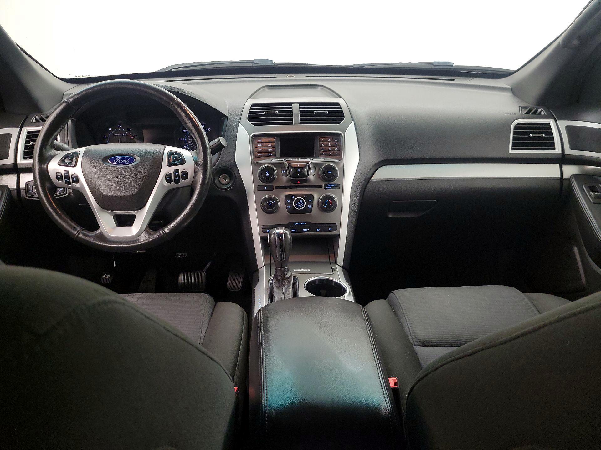 Thumbnail: 2015 Ford Explorer - 9