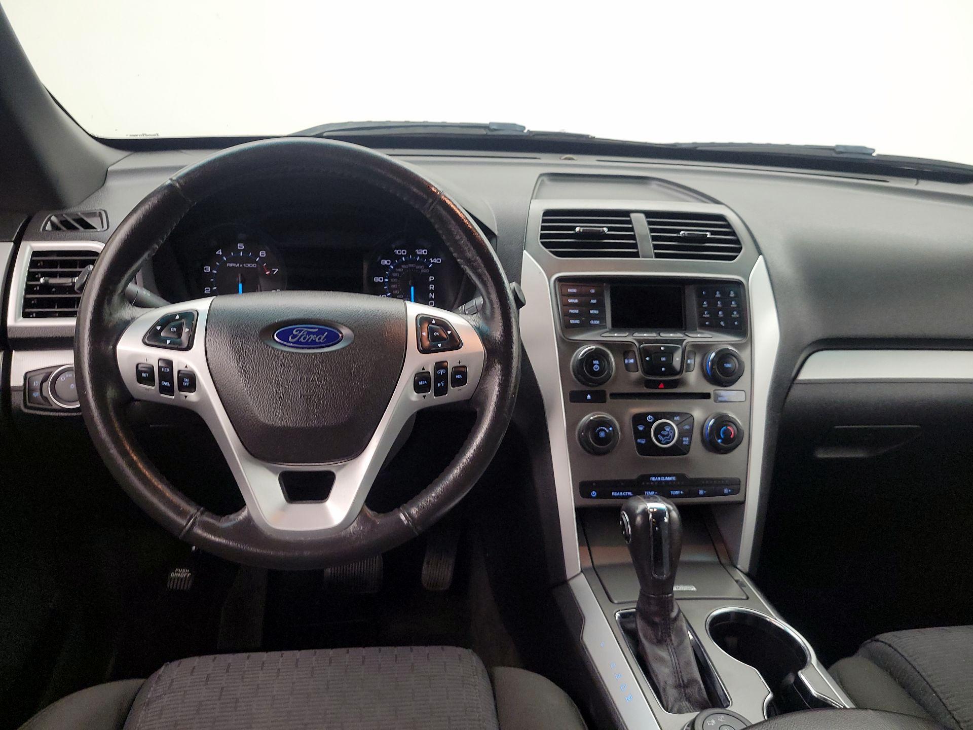 Thumbnail: 2015 Ford Explorer - 10