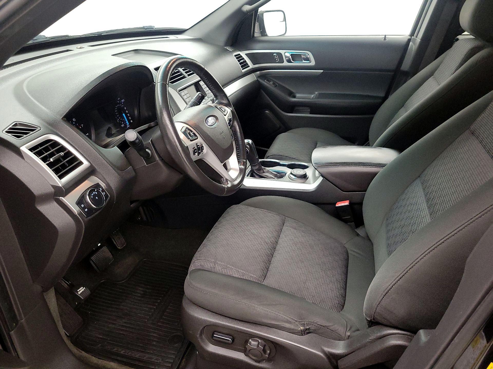 Thumbnail: 2015 Ford Explorer - 11